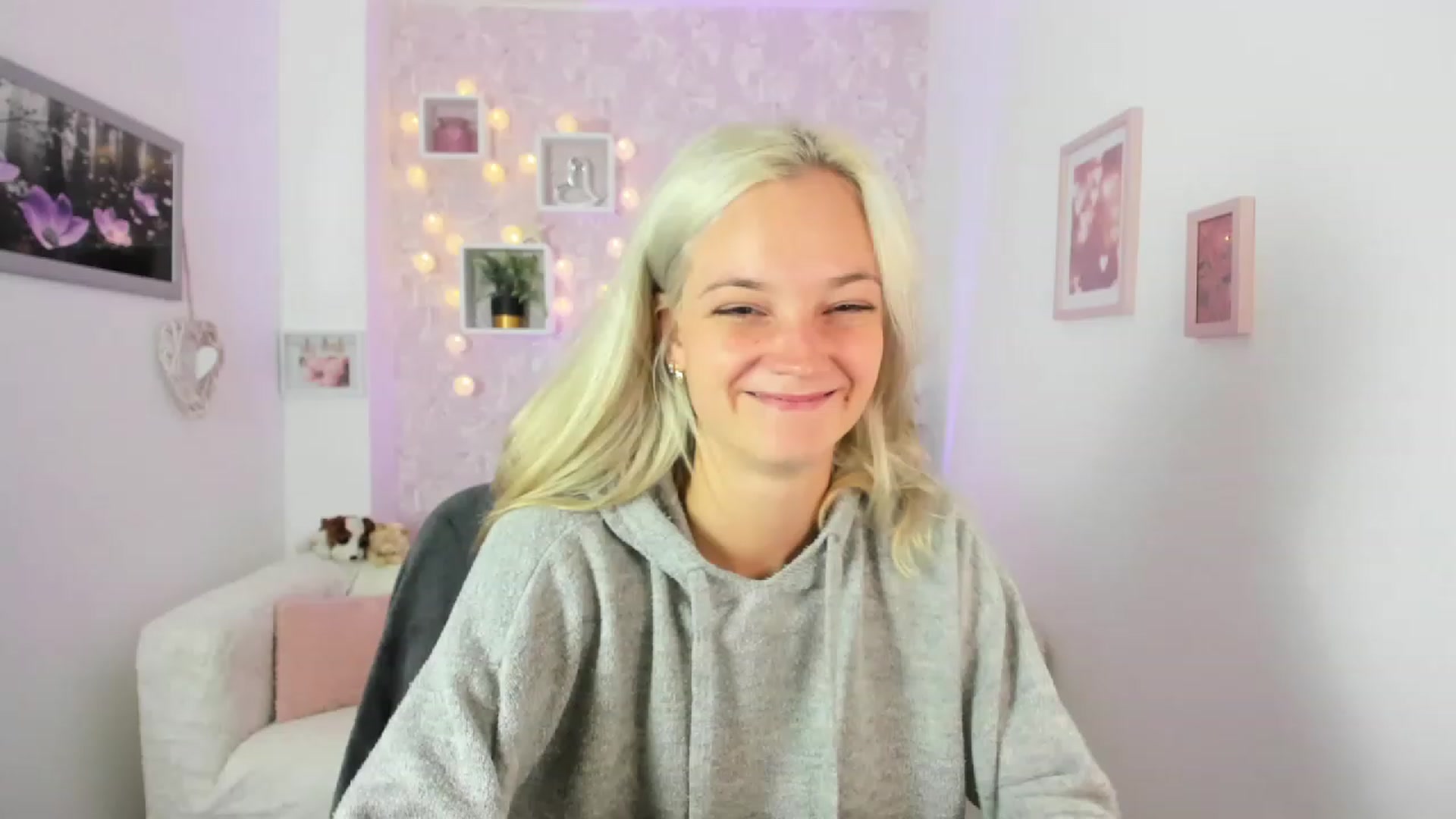 Gallery image thumbnail from Lexy_Belle18's myfreecams stream on, 08/04/2023, 12:10 image 9 of 20