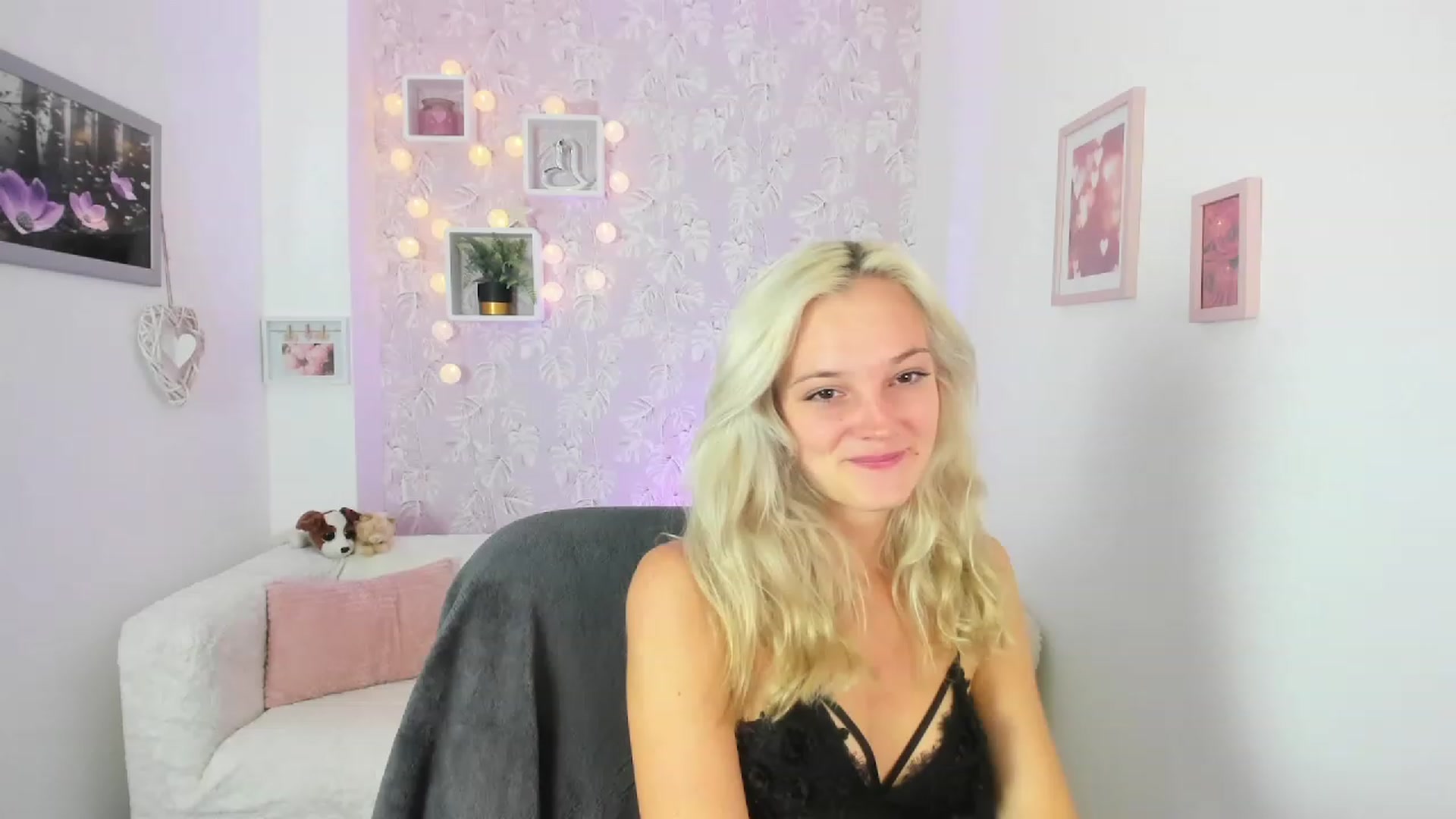 Gallery image thumbnail from Lexy_Belle18's myfreecams stream on, 08/07/2023, 08:15 image 5 of 20