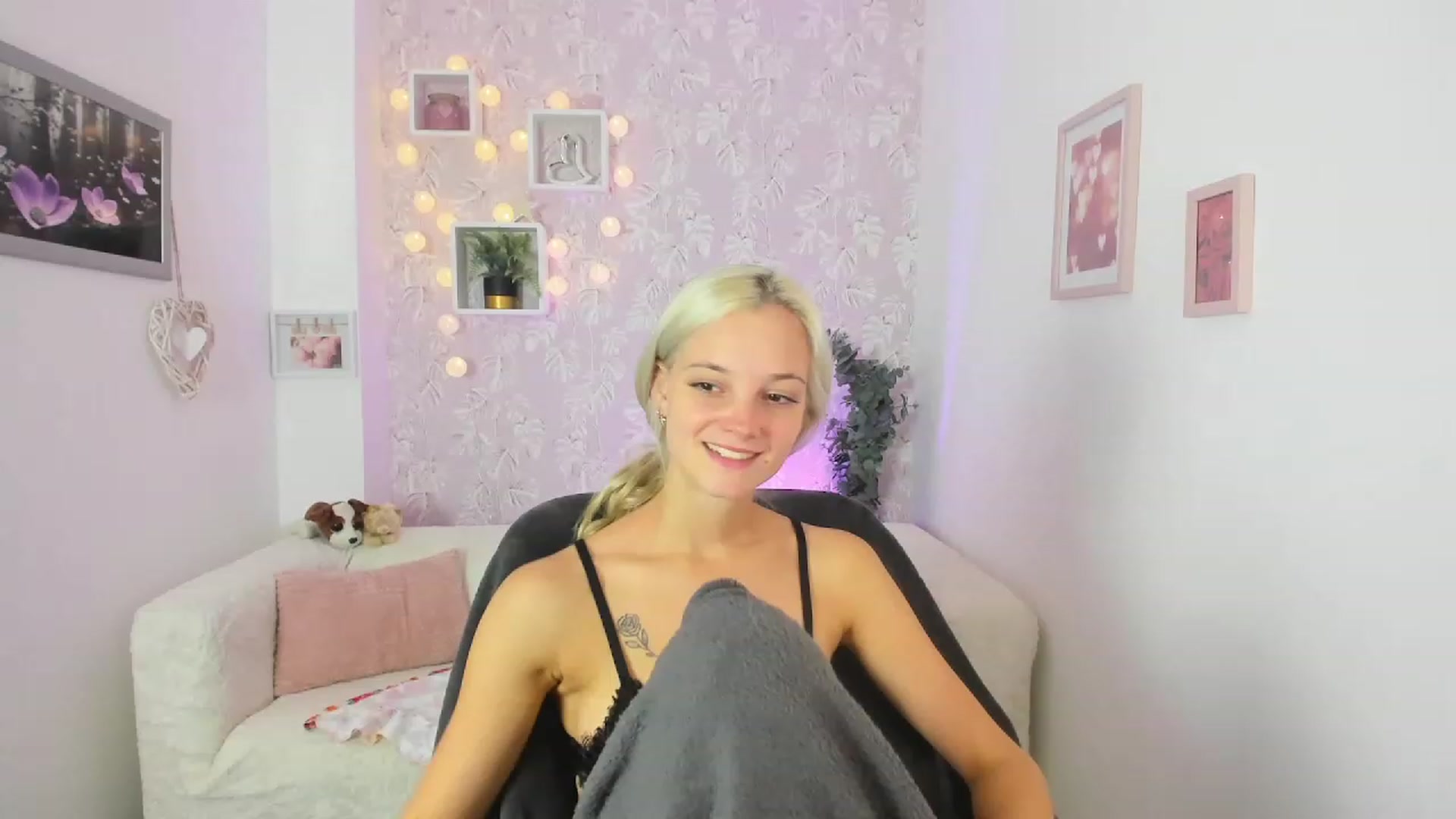 Gallery image thumbnail from Lexy_Belle18's myfreecams stream on, 08/07/2023, 10:19 image 5 of 20