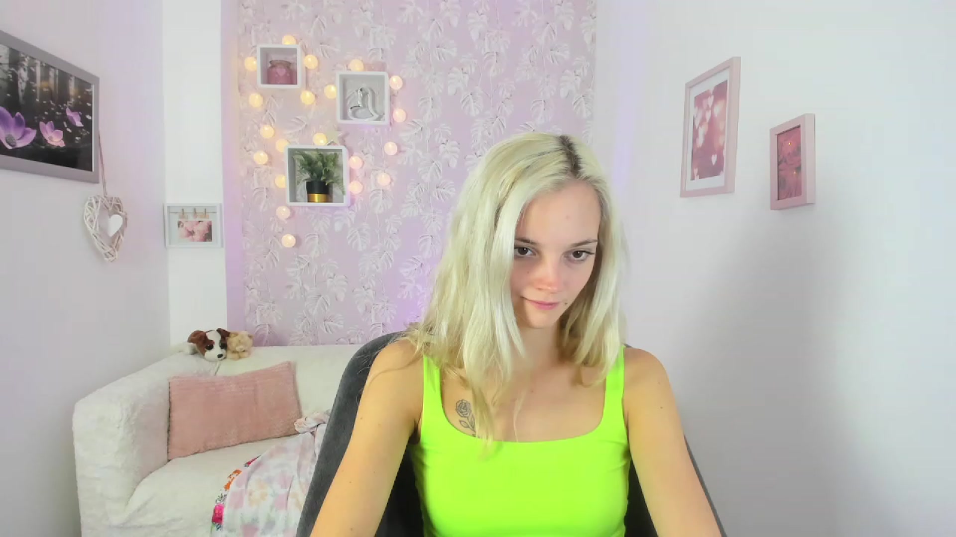 Gallery image thumbnail from Lexy_Belle18's myfreecams stream on, 08/08/2023, 09:56 image 11 of 20