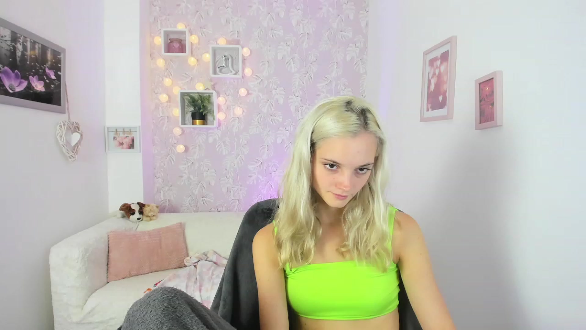 Gallery image thumbnail from Lexy_Belle18's myfreecams stream on, 08/08/2023, 09:56 image 13 of 20