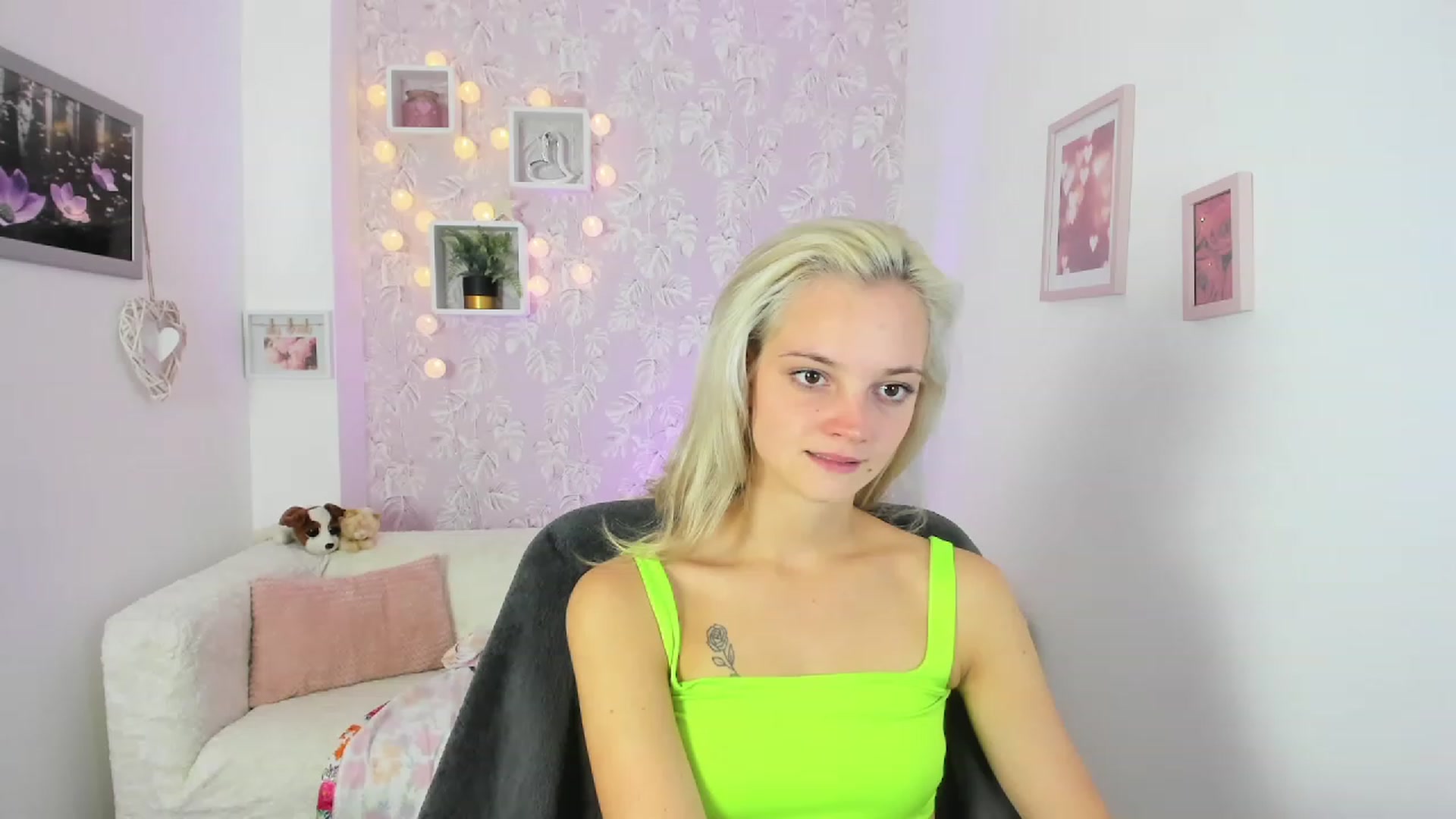 Gallery image thumbnail from Lexy_Belle18's myfreecams stream on, 08/08/2023, 09:56 image 15 of 20