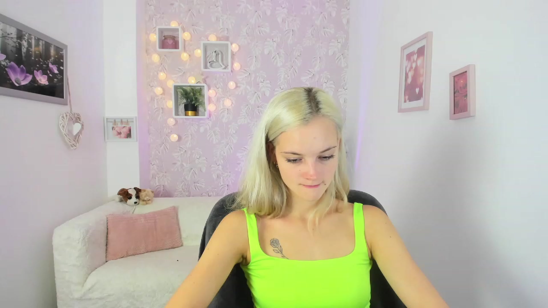 Gallery image thumbnail from Lexy_Belle18's myfreecams stream on, 08/08/2023, 09:56 image 4 of 20