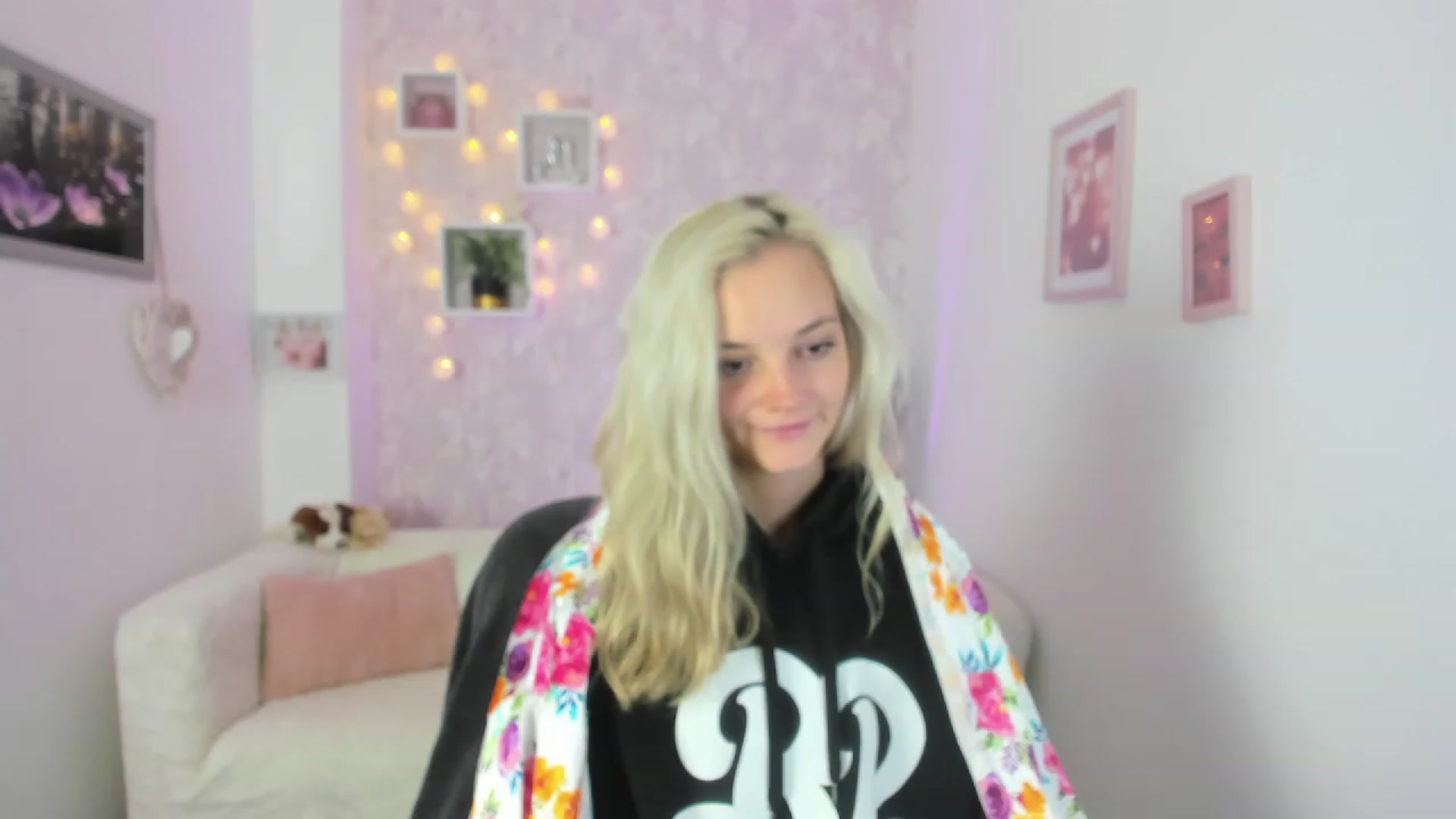 Gallery image thumbnail from Lexy_Belle18's myfreecams stream on, 08/08/2023, 09:56 image 17 of 20