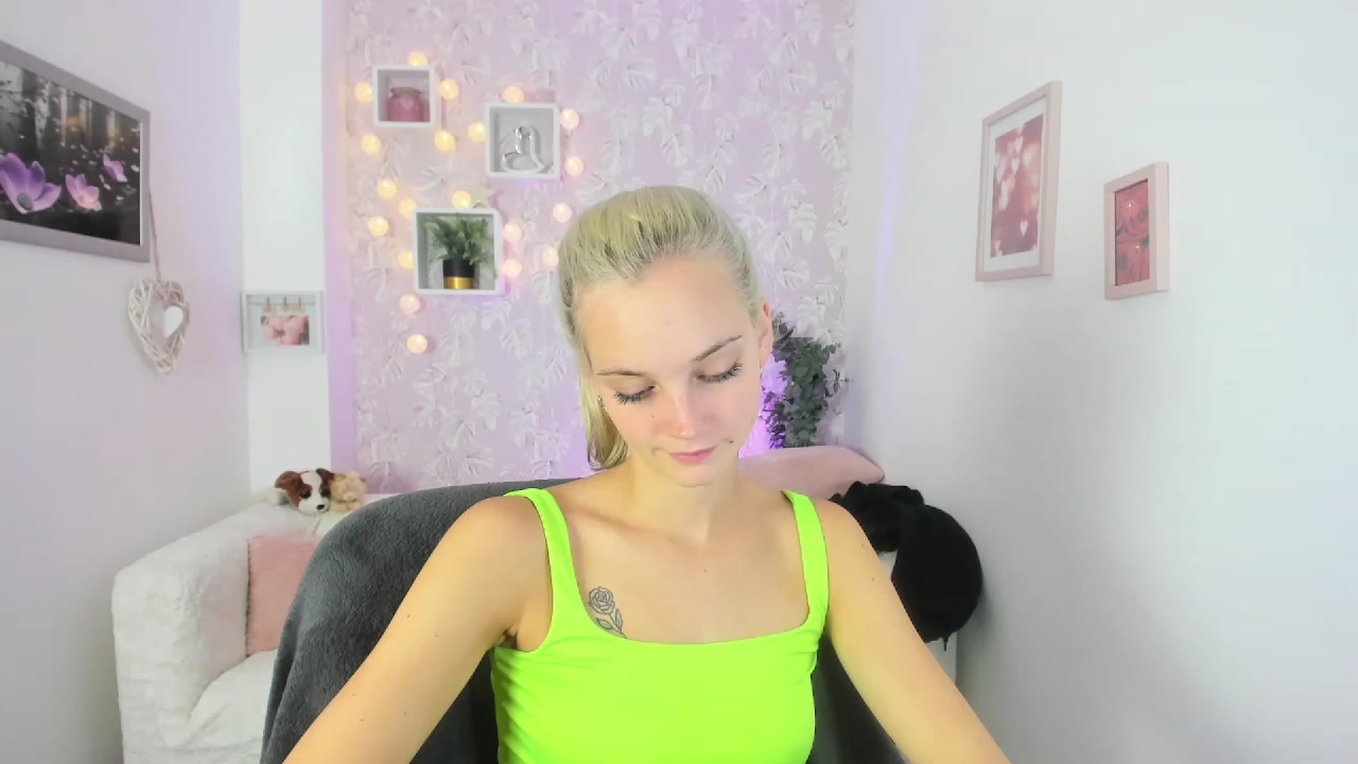 Gallery image thumbnail from Lexy_Belle18's myfreecams stream on, 08/08/2023, 12:23 image 1 of 20