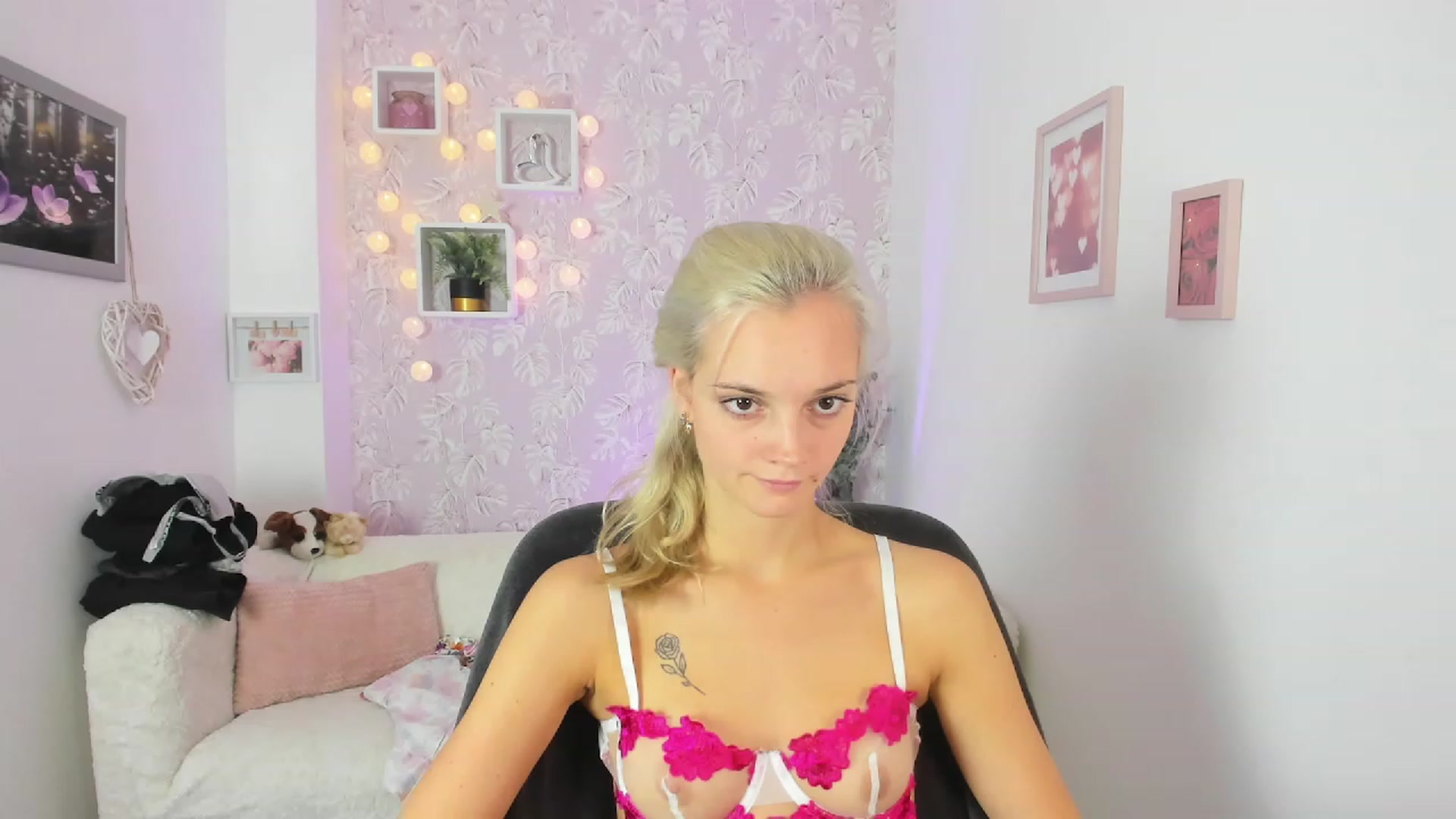 Gallery image thumbnail from Lexy_Belle18's myfreecams stream on, 08/10/2023, 09:24 image 20 of 20