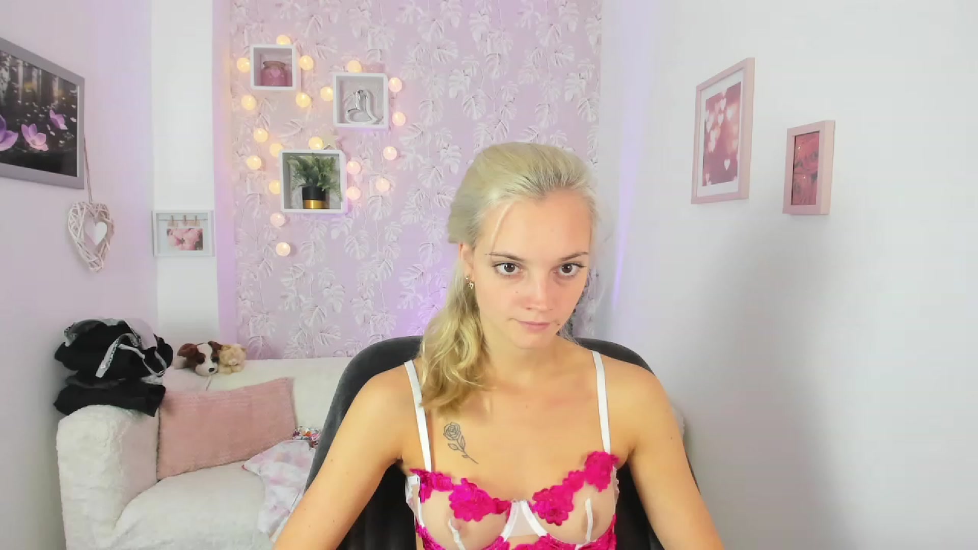 Gallery image thumbnail from Lexy_Belle18's myfreecams stream on, 08/10/2023, 09:24 image 19 of 20
