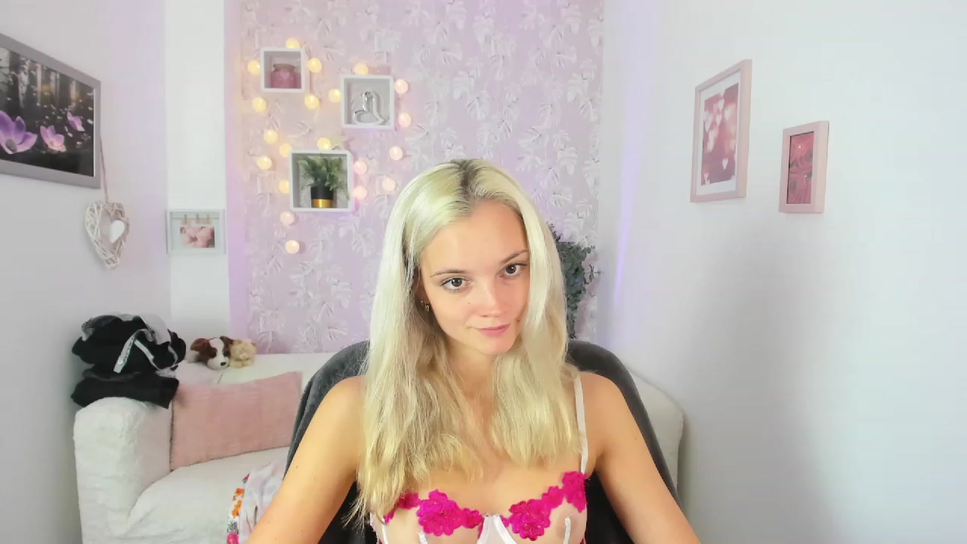 Gallery image thumbnail from Lexy_Belle18's myfreecams stream on, 08/10/2023, 11:12 image 17 of 20