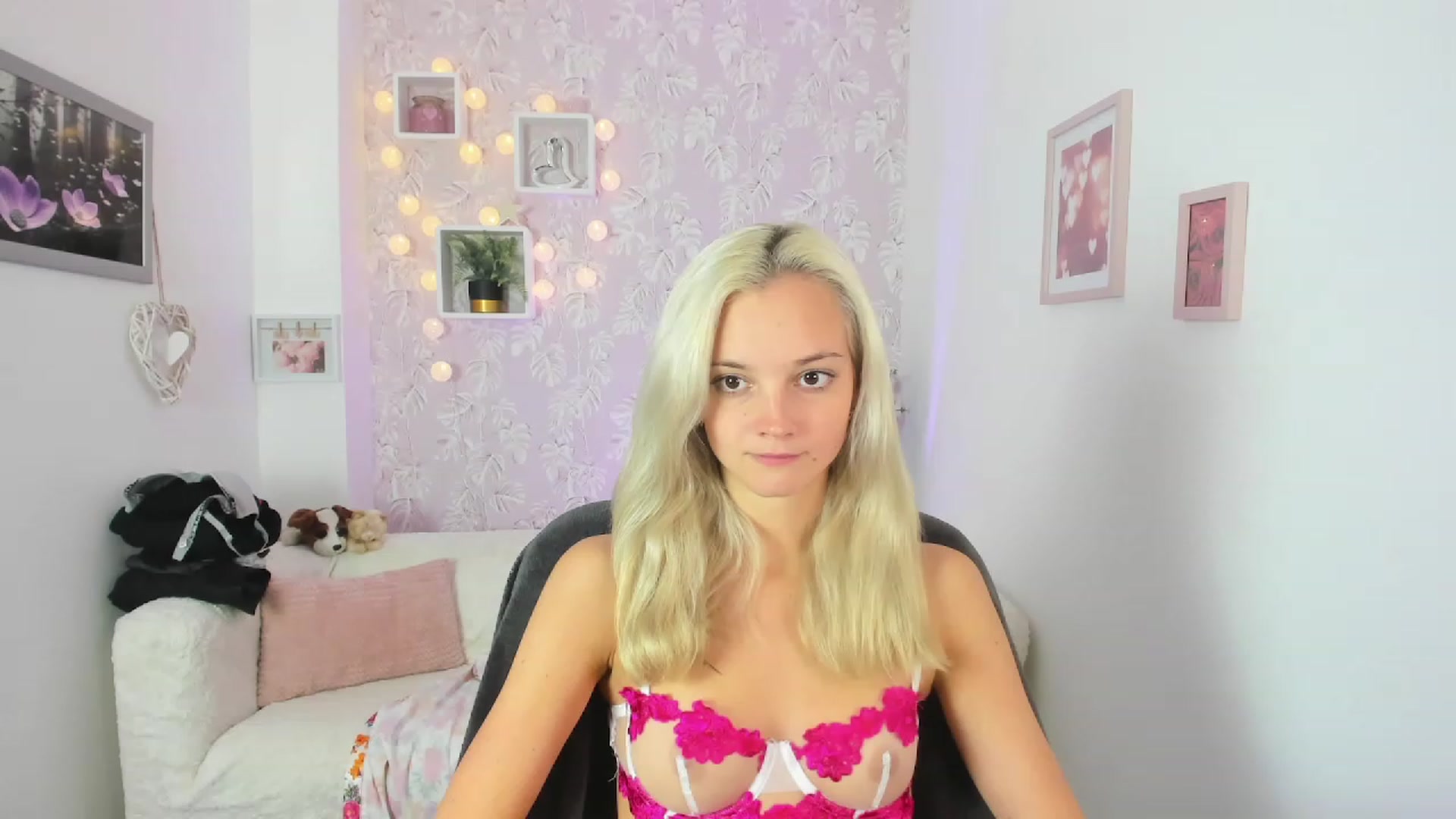 Gallery image thumbnail from Lexy_Belle18's myfreecams stream on, 08/10/2023, 11:12 image 16 of 20