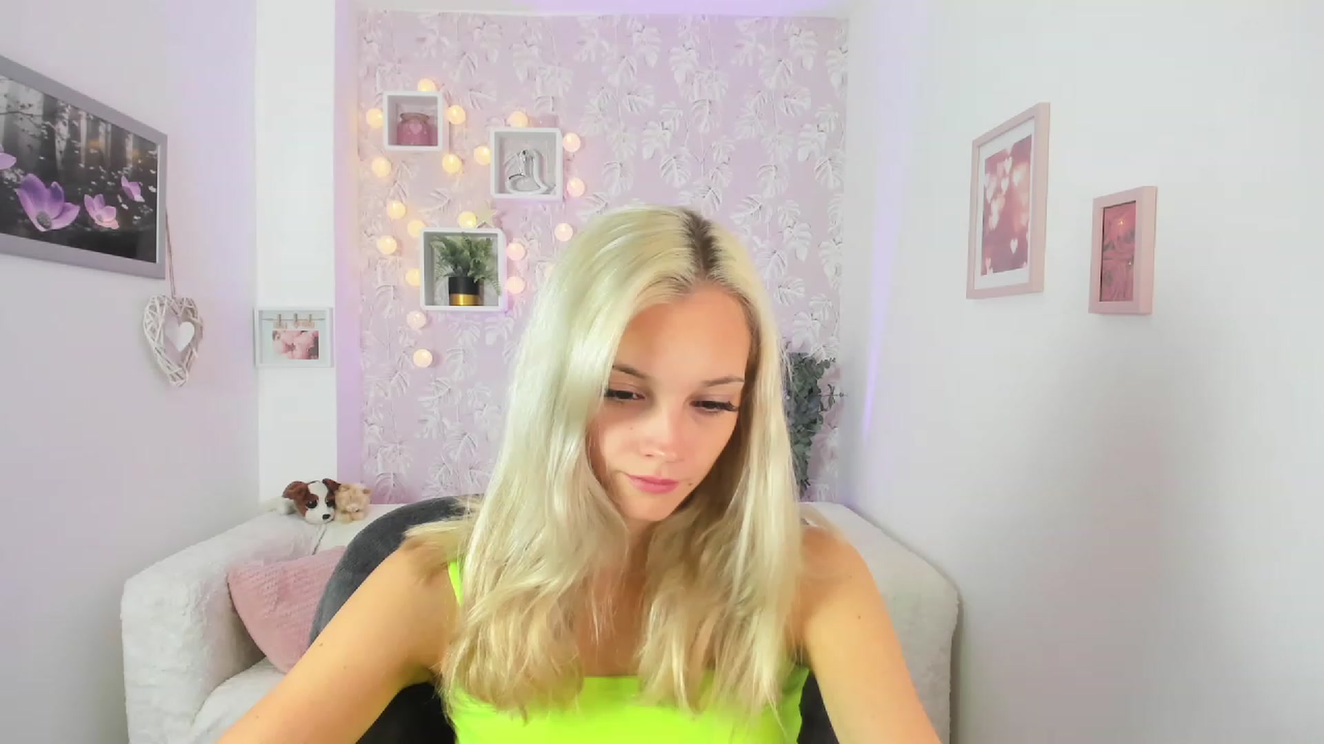 Gallery image thumbnail from Lexy_Belle18's myfreecams stream on, 08/11/2023, 08:00 image 17 of 20
