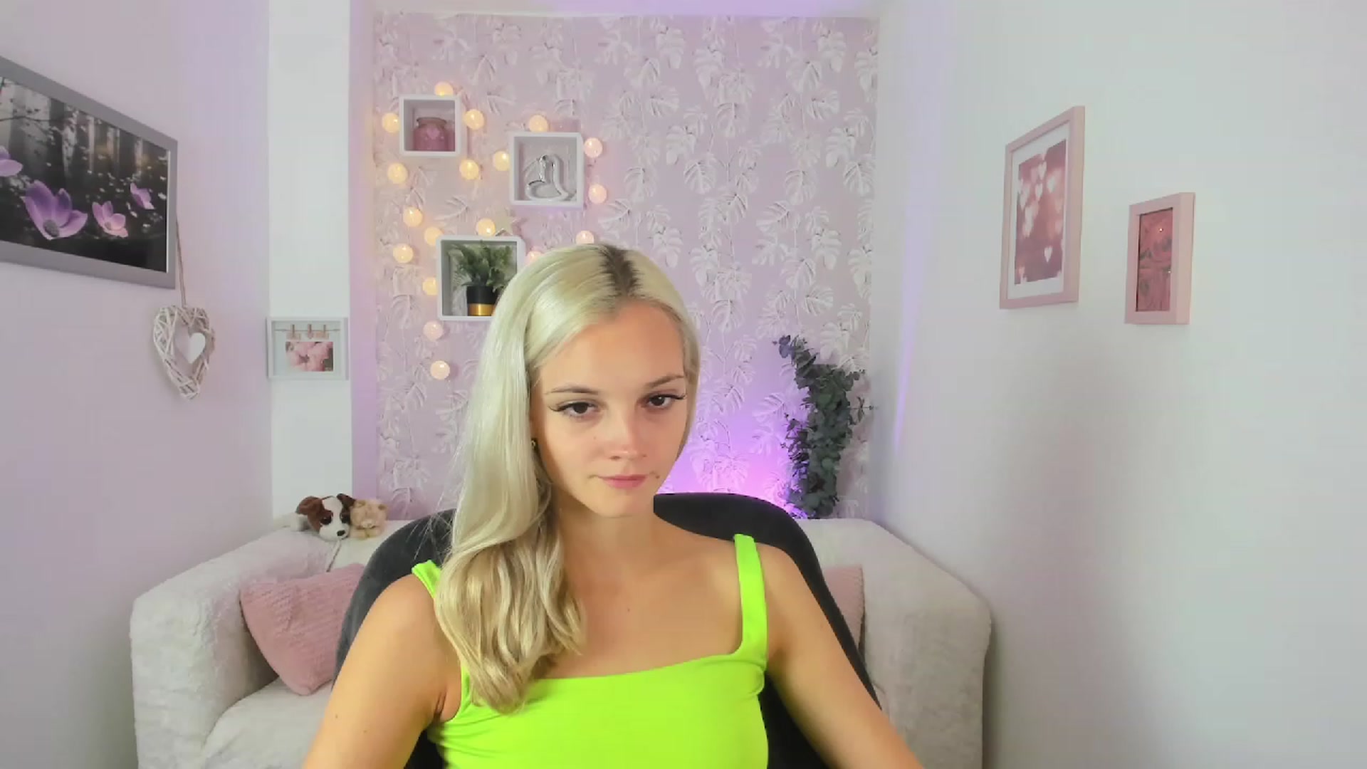 Gallery image thumbnail from Lexy_Belle18's myfreecams stream on, 08/11/2023, 08:00 image 14 of 20