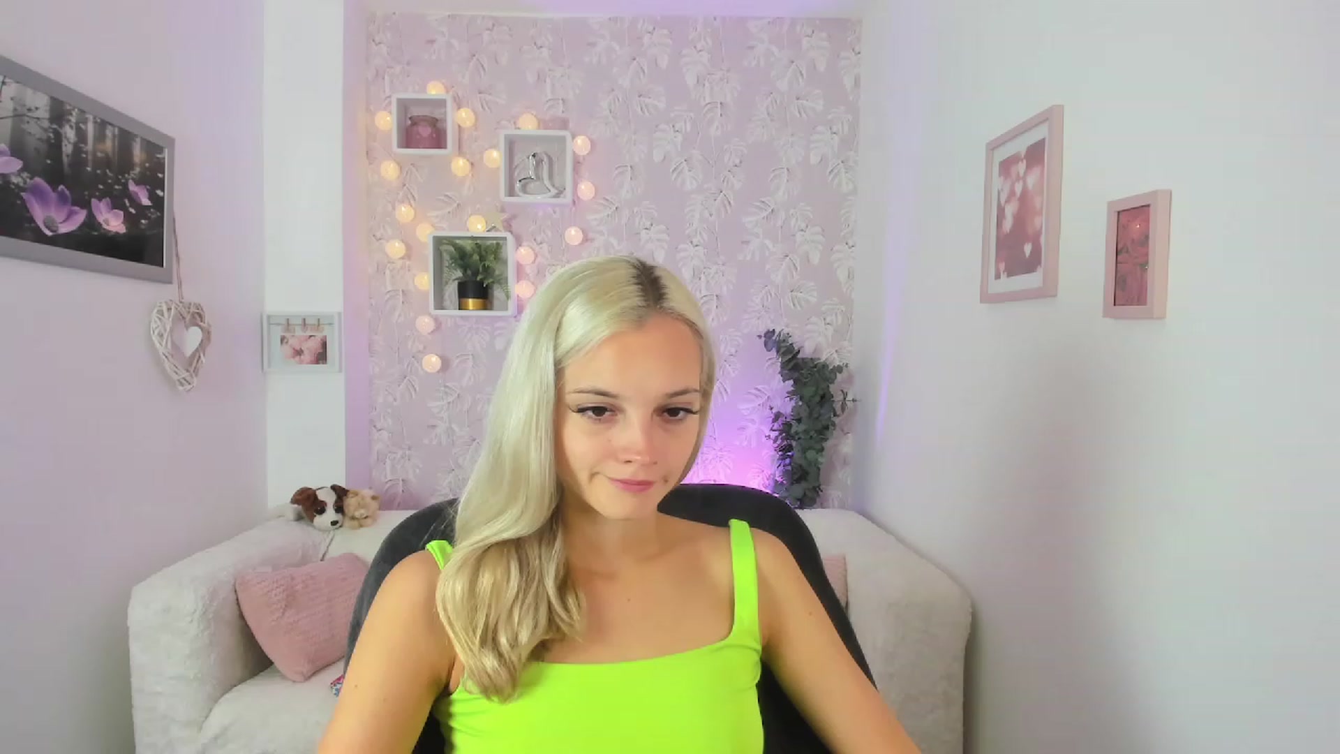 Gallery image thumbnail from Lexy_Belle18's myfreecams stream on, 08/11/2023, 08:00 image 15 of 20
