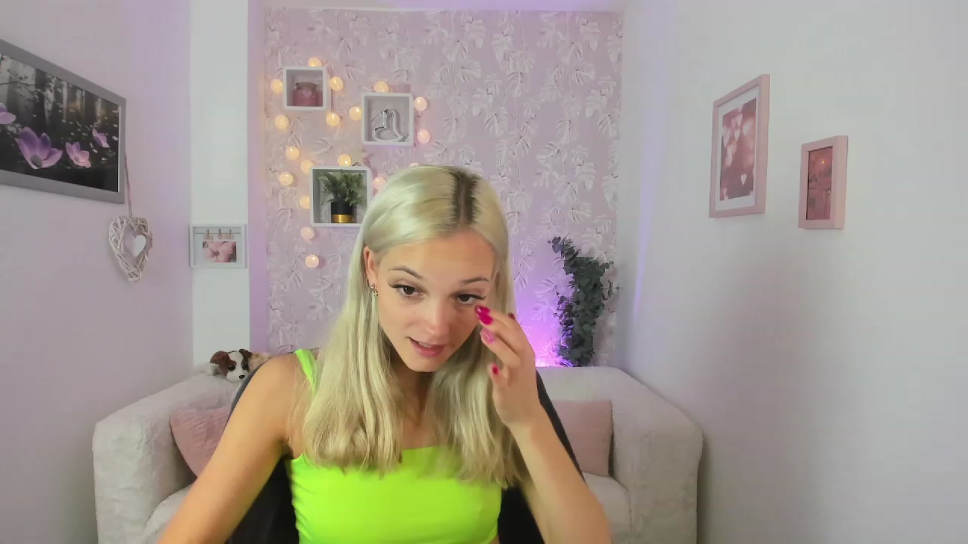 Gallery image thumbnail from Lexy_Belle18's myfreecams stream on, 08/11/2023, 08:00 image 19 of 20
