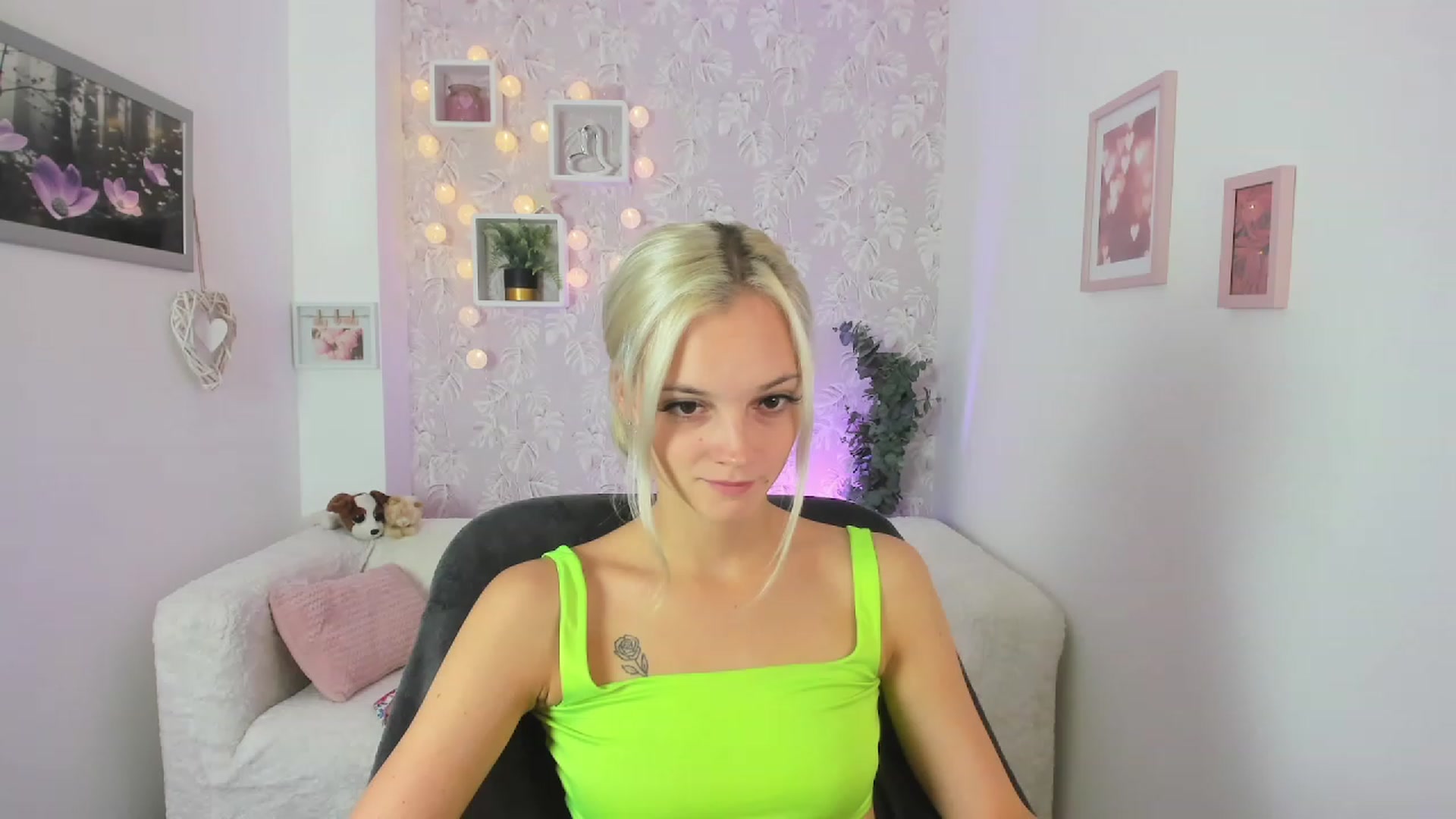 Gallery image thumbnail from Lexy_Belle18's myfreecams stream on, 08/11/2023, 09:10 image 17 of 20