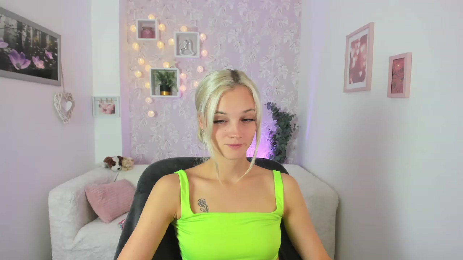 Gallery image thumbnail from Lexy_Belle18's myfreecams stream on, 08/11/2023, 09:10 image 16 of 20