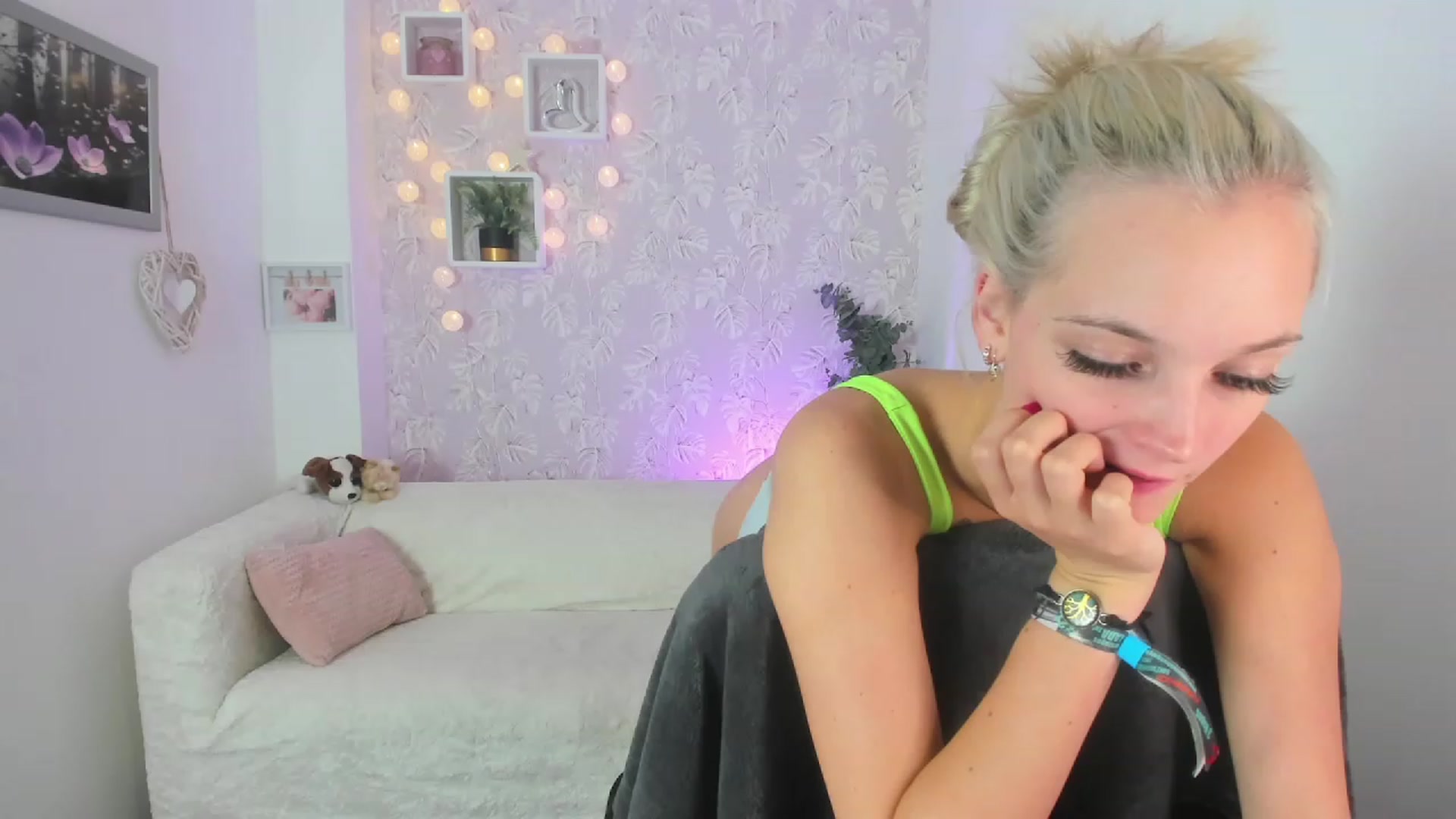 Gallery image thumbnail from Lexy_Belle18's myfreecams stream on, 08/11/2023, 12:15 image 2 of 20