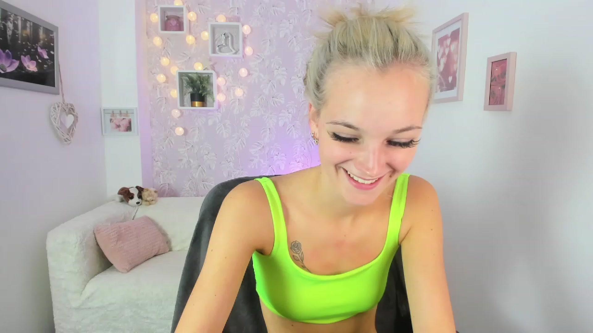 Gallery image thumbnail from Lexy_Belle18's myfreecams stream on, 08/11/2023, 12:15 image 10 of 20