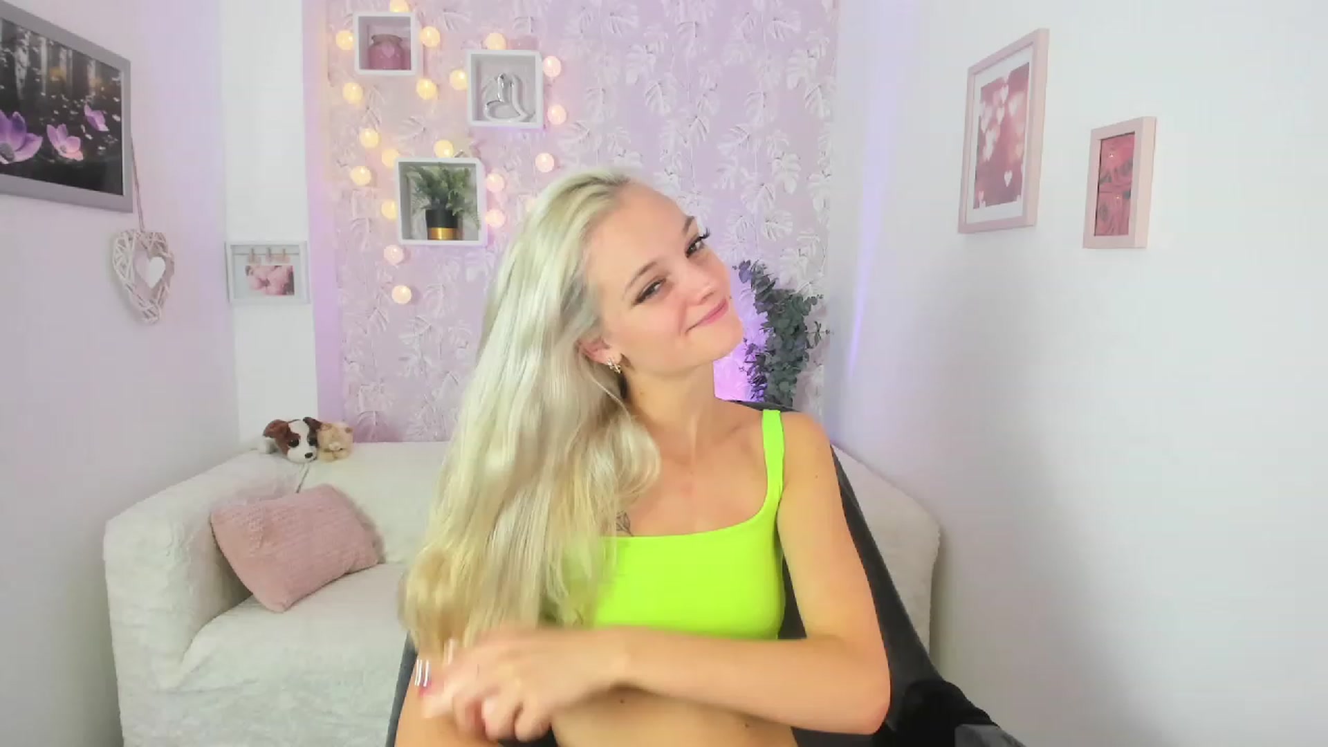 Gallery image thumbnail from Lexy_Belle18's myfreecams stream on, 08/11/2023, 12:15 image 13 of 20