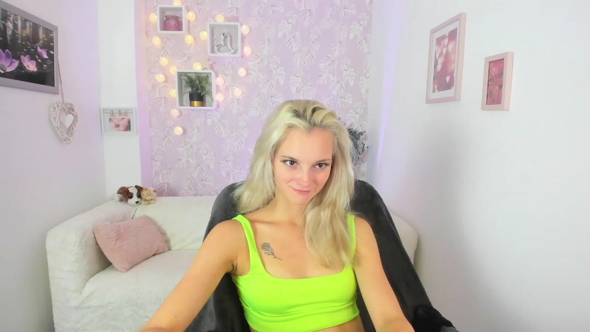 Gallery image thumbnail from Lexy_Belle18's myfreecams stream on, 08/11/2023, 12:15 image 19 of 20