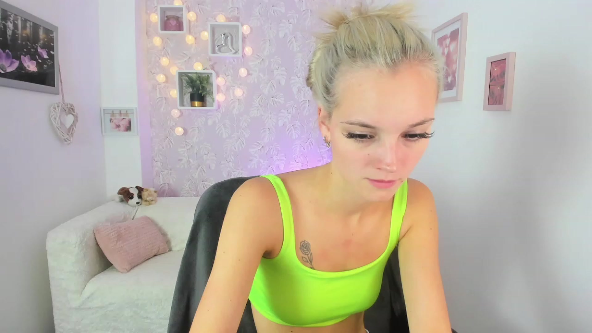 Gallery image thumbnail from Lexy_Belle18's myfreecams stream on, 08/11/2023, 12:15 image 12 of 20