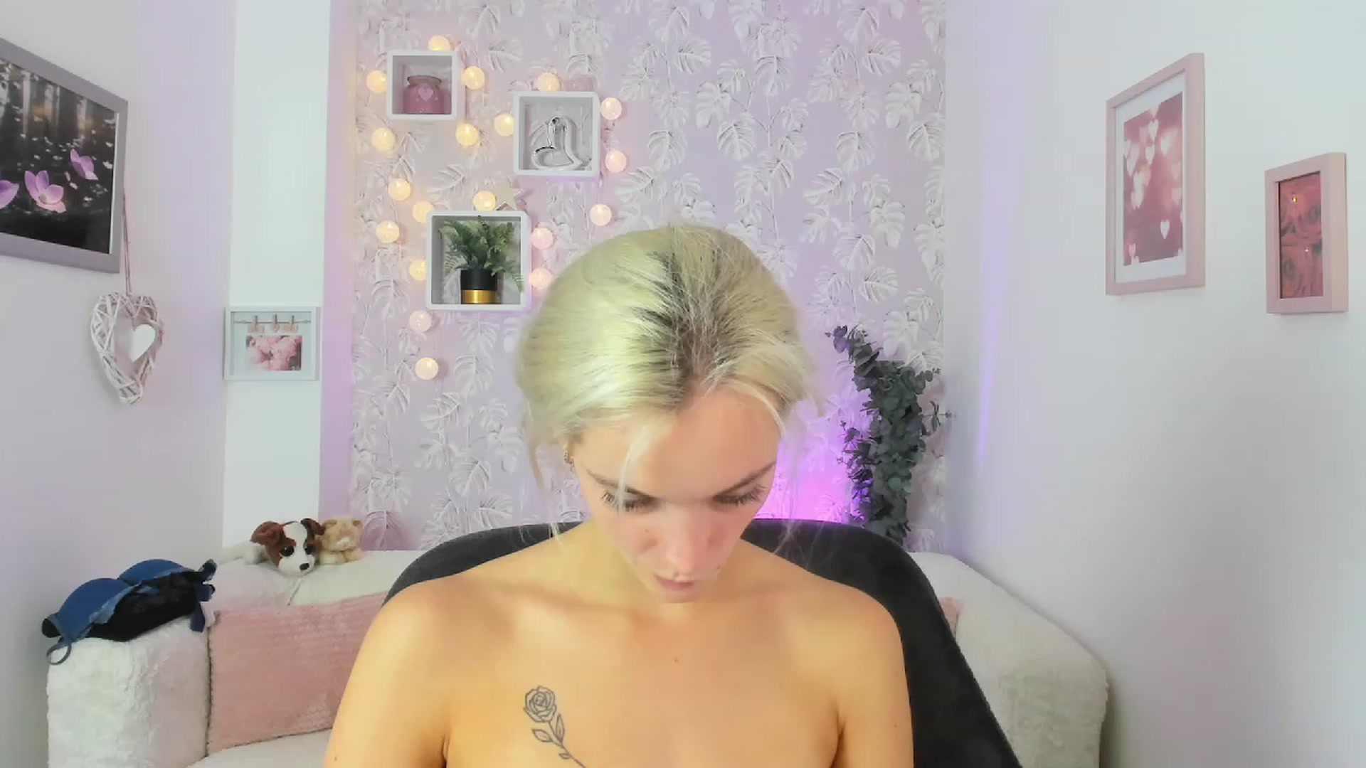 Gallery image thumbnail from Lexy_Belle18's myfreecams stream on, 08/21/2023, 09:55 image 19 of 20