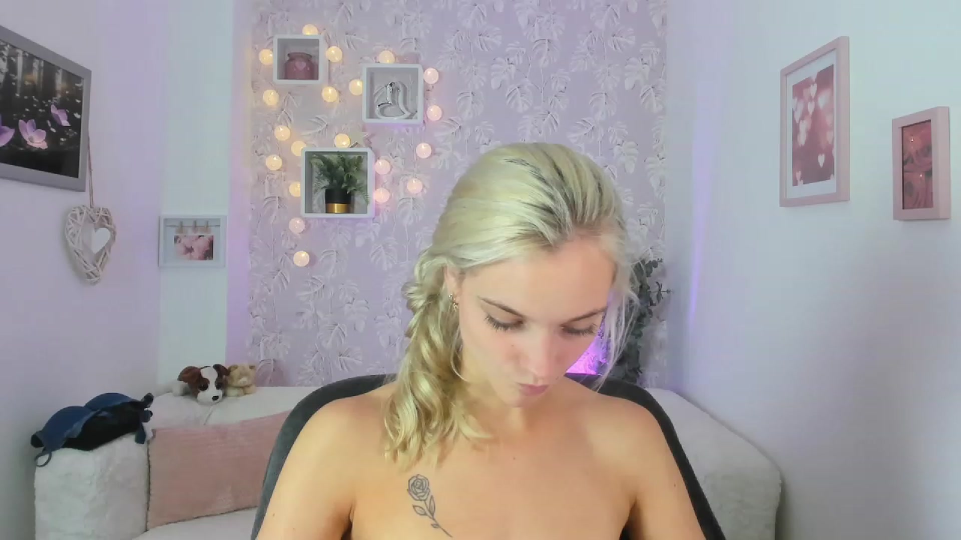 Gallery image thumbnail from Lexy_Belle18's myfreecams stream on, 08/21/2023, 09:55 image 15 of 20