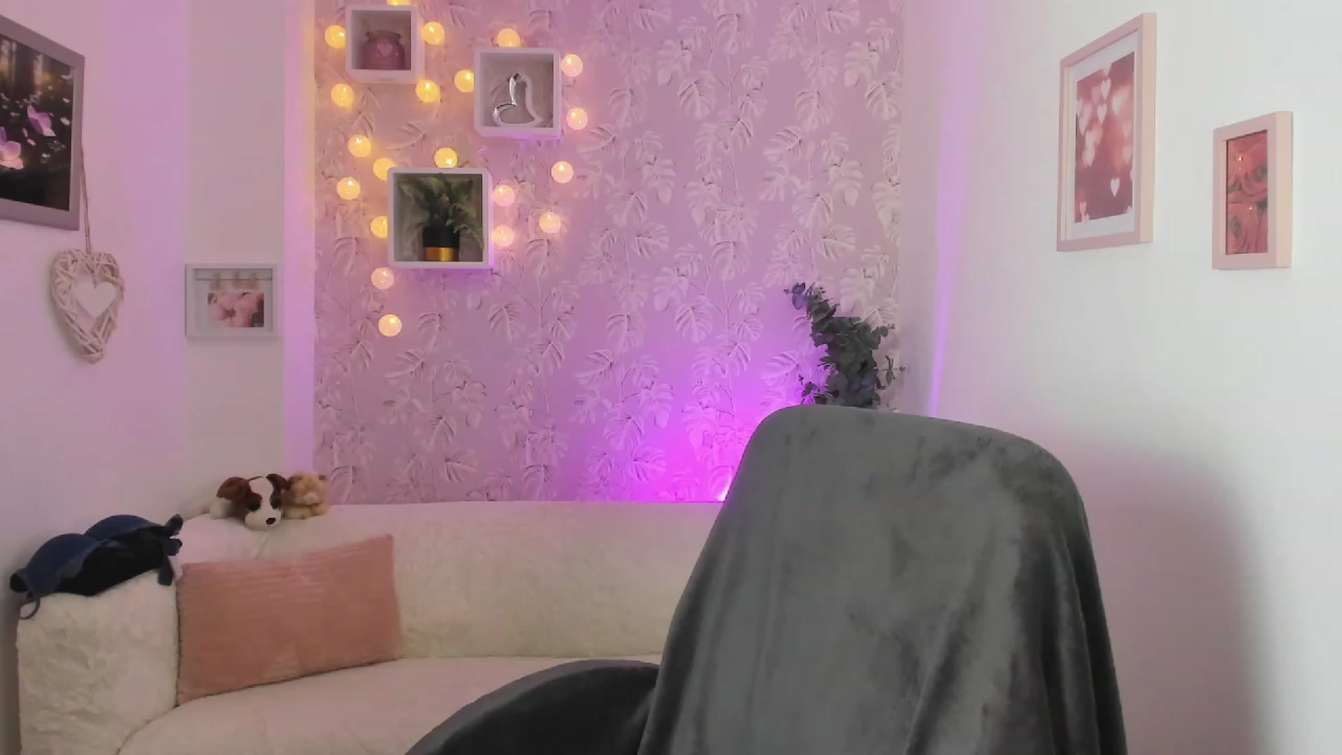 Gallery image thumbnail from Lexy_Belle18's myfreecams stream on, 08/21/2023, 09:55 image 11 of 20