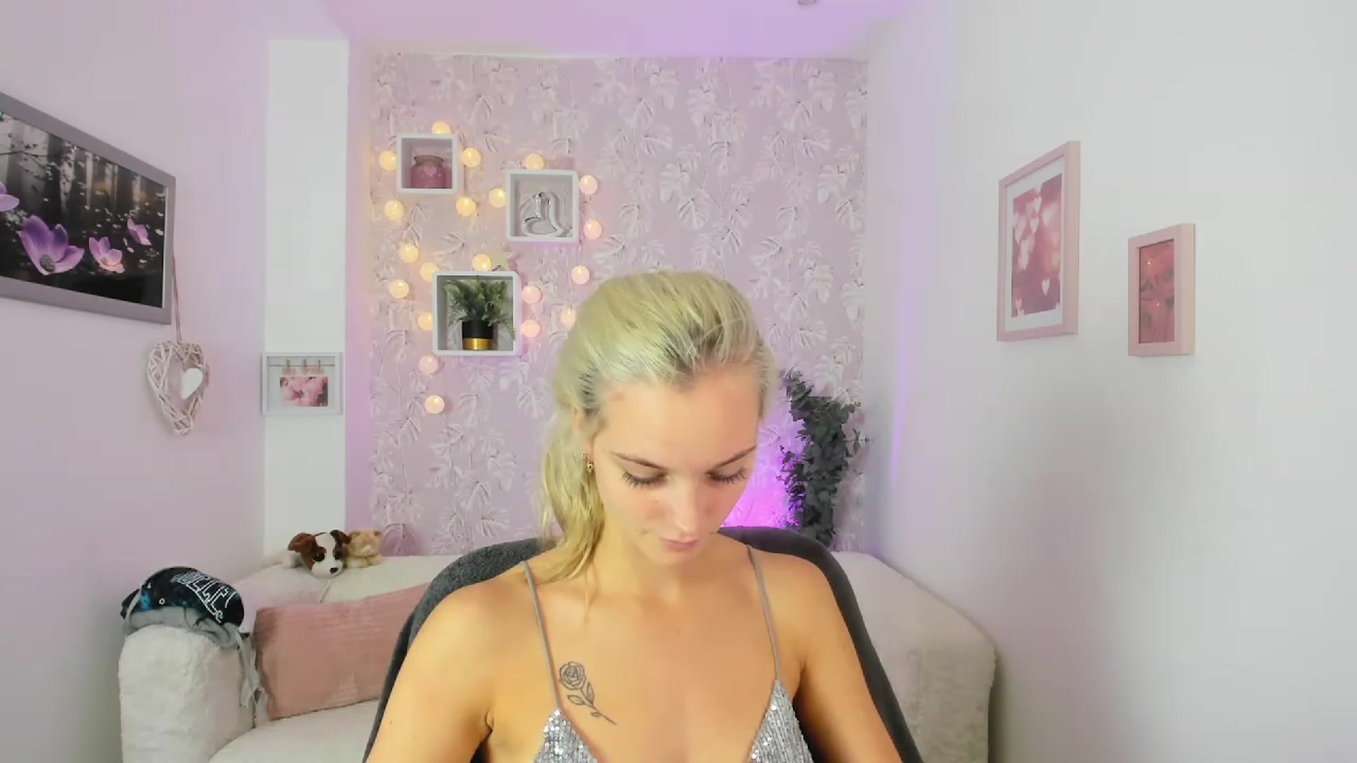 Gallery image thumbnail from Lexy_Belle18's myfreecams stream on, 08/22/2023, 10:12 image 10 of 20