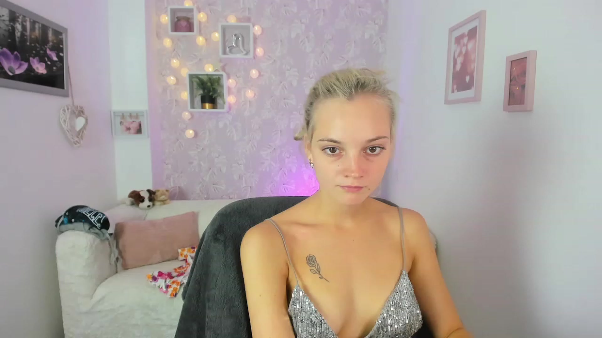Gallery image thumbnail from Lexy_Belle18's myfreecams stream on, 08/22/2023, 10:12 image 18 of 20