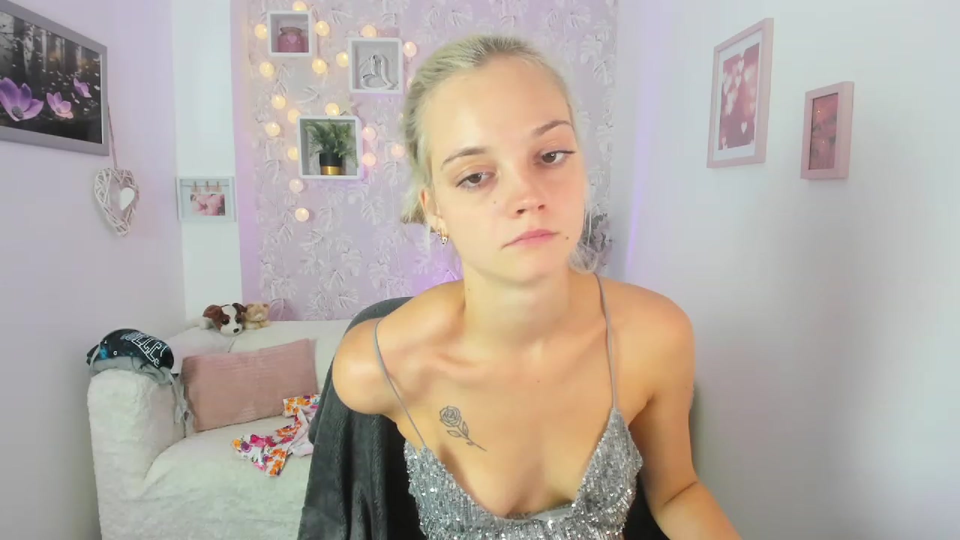 Gallery image thumbnail from Lexy_Belle18's myfreecams stream on, 08/22/2023, 10:12 image 19 of 20