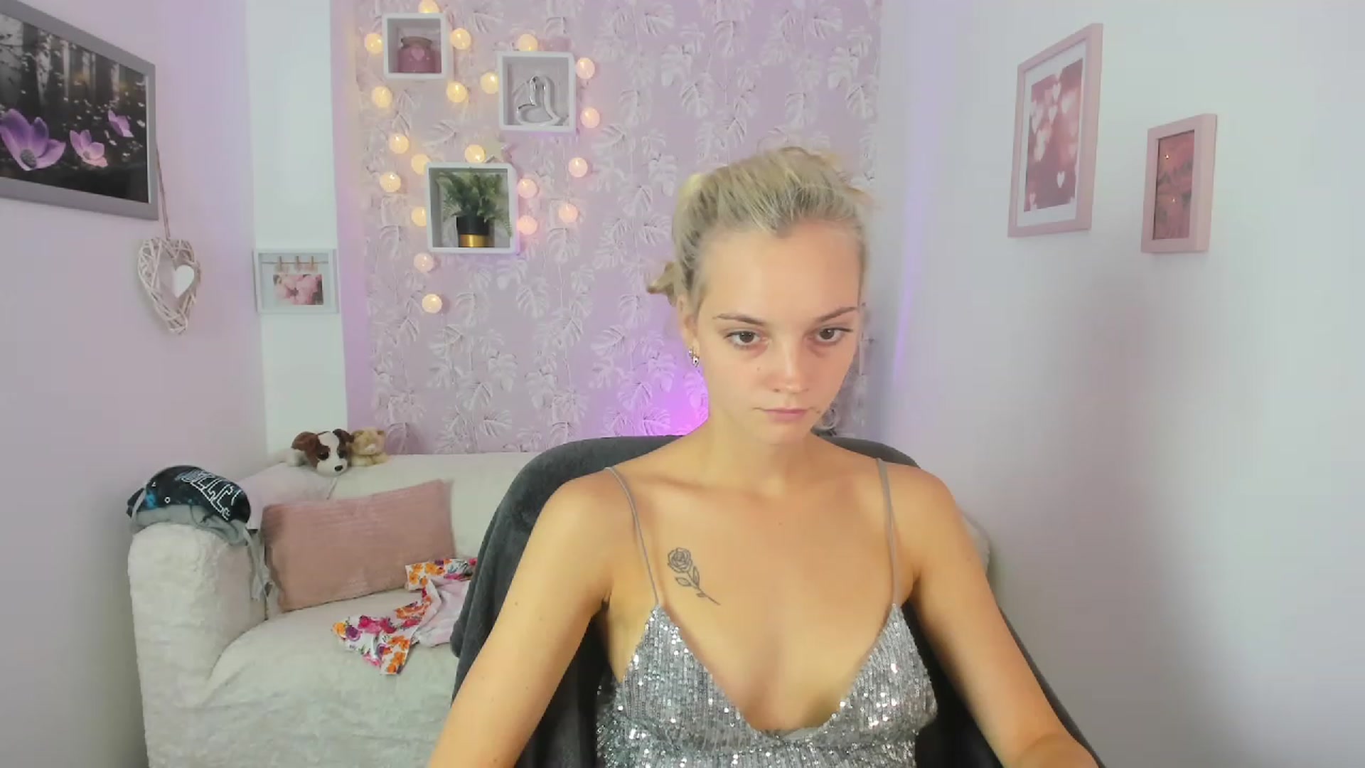 Gallery image thumbnail from Lexy_Belle18's myfreecams stream on, 08/22/2023, 10:12 image 16 of 20