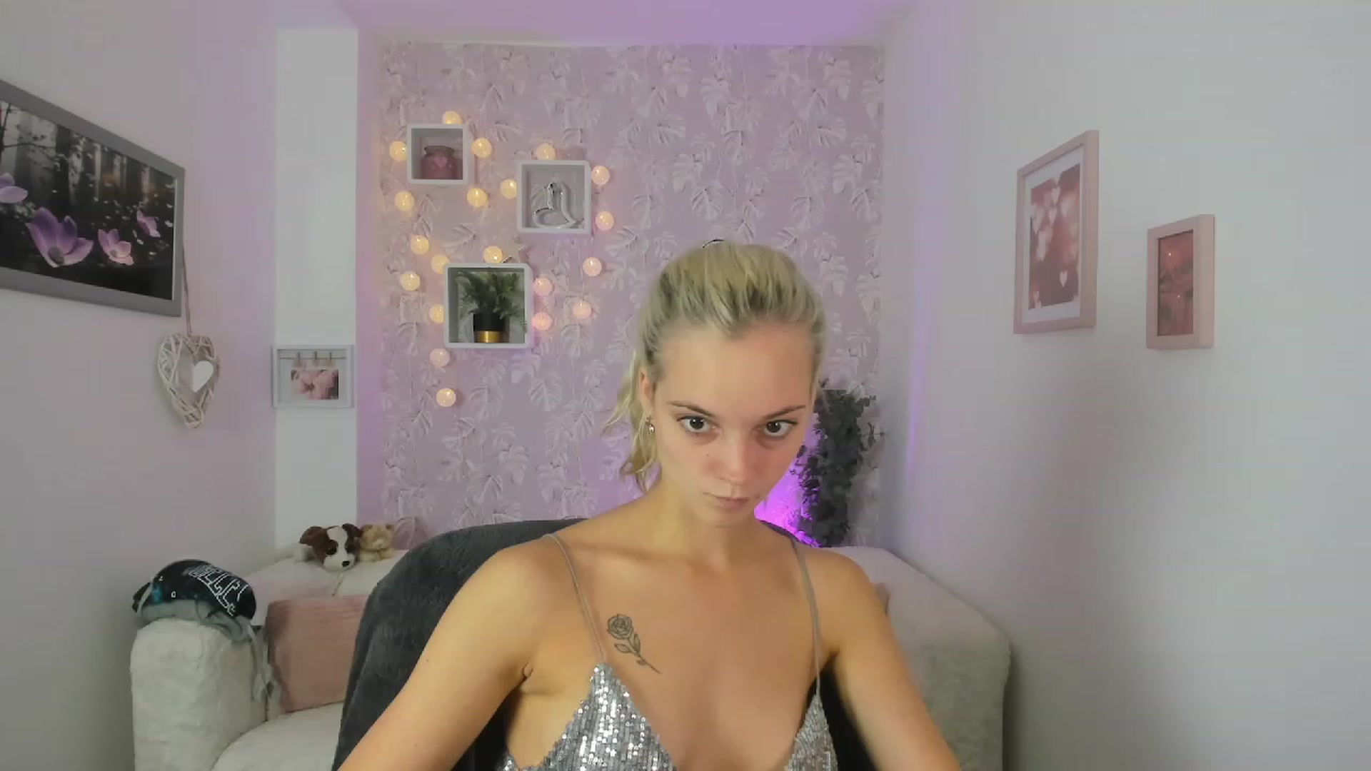 Gallery image thumbnail from Lexy_Belle18's myfreecams stream on, 08/22/2023, 10:12 image 1 of 20