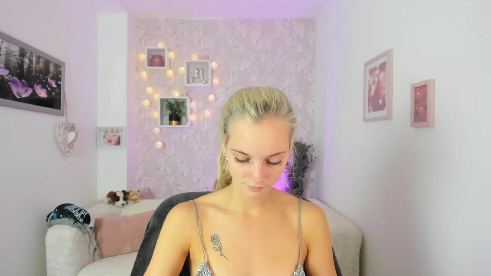 Gallery image thumbnail from Lexy_Belle18's myfreecams stream on, 08/22/2023, 10:12 image 6 of 20