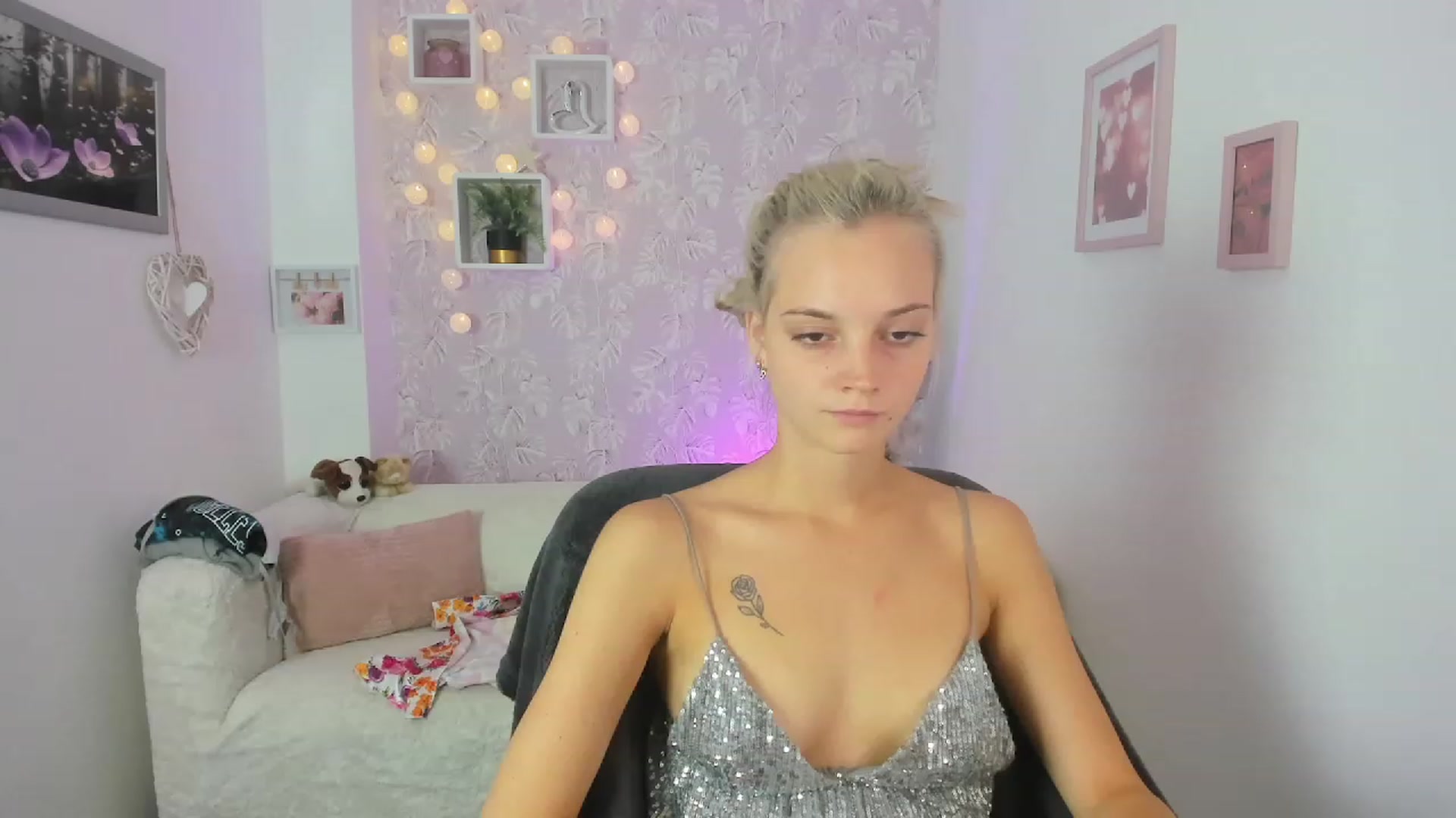 Gallery image thumbnail from Lexy_Belle18's myfreecams stream on, 08/22/2023, 10:12 image 14 of 20