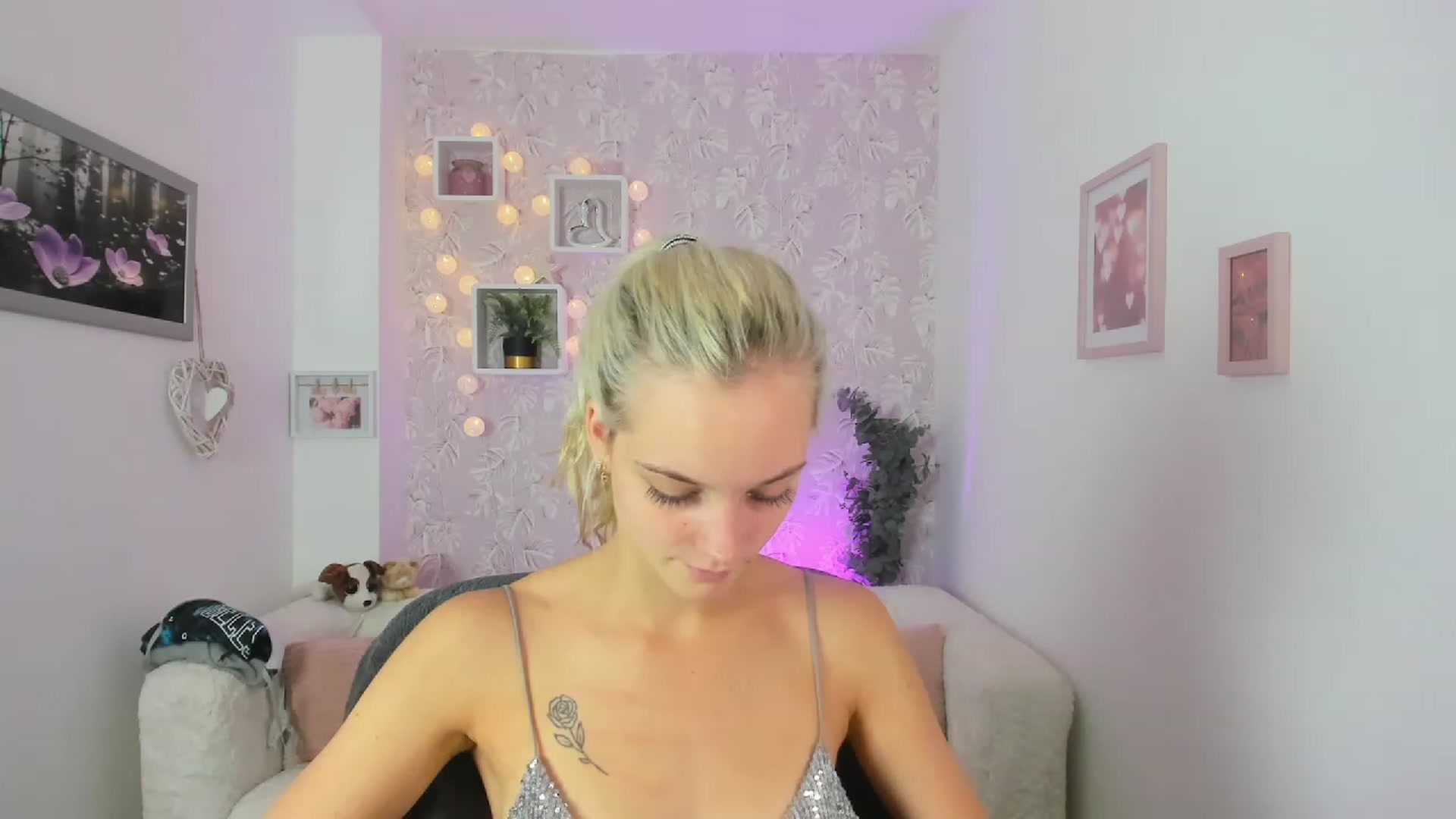 Gallery image thumbnail from Lexy_Belle18's myfreecams stream on, 08/22/2023, 10:12 image 2 of 20