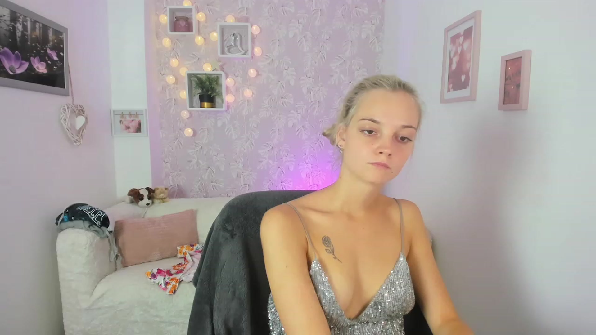 Gallery image thumbnail from Lexy_Belle18's myfreecams stream on, 08/22/2023, 10:12 image 17 of 20