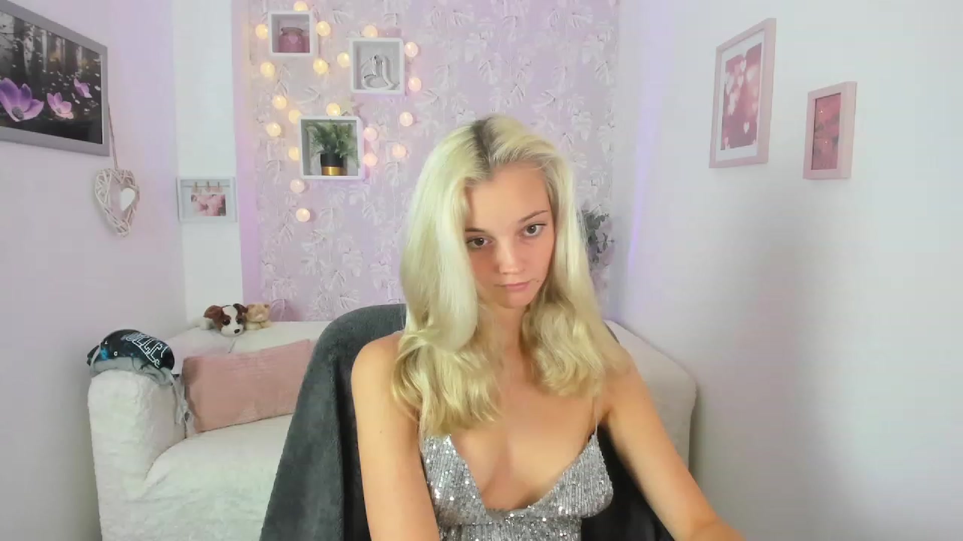 Gallery image thumbnail from Lexy_Belle18's myfreecams stream on, 08/22/2023, 11:33 image 6 of 20
