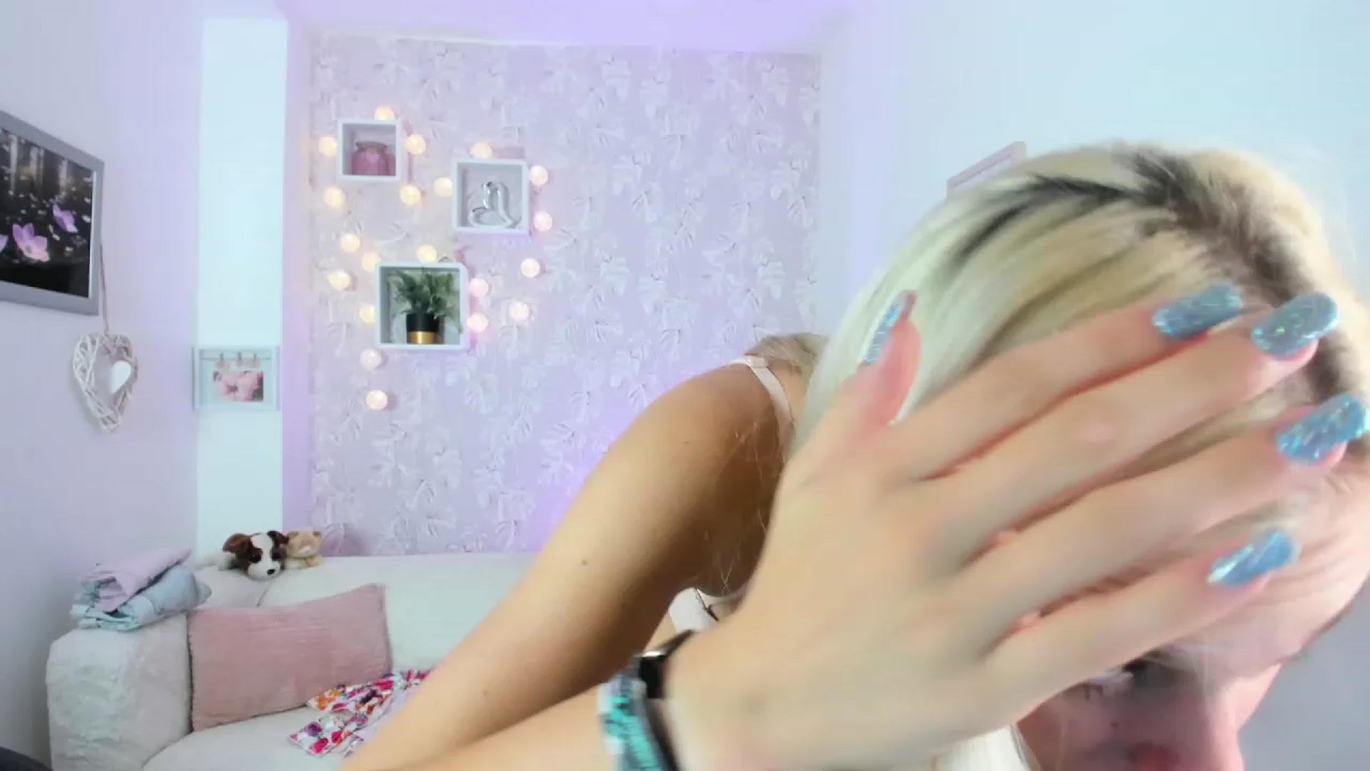 Gallery image thumbnail from Lexy_Belle18's myfreecams stream on, 08/23/2023, 12:31 image 14 of 20