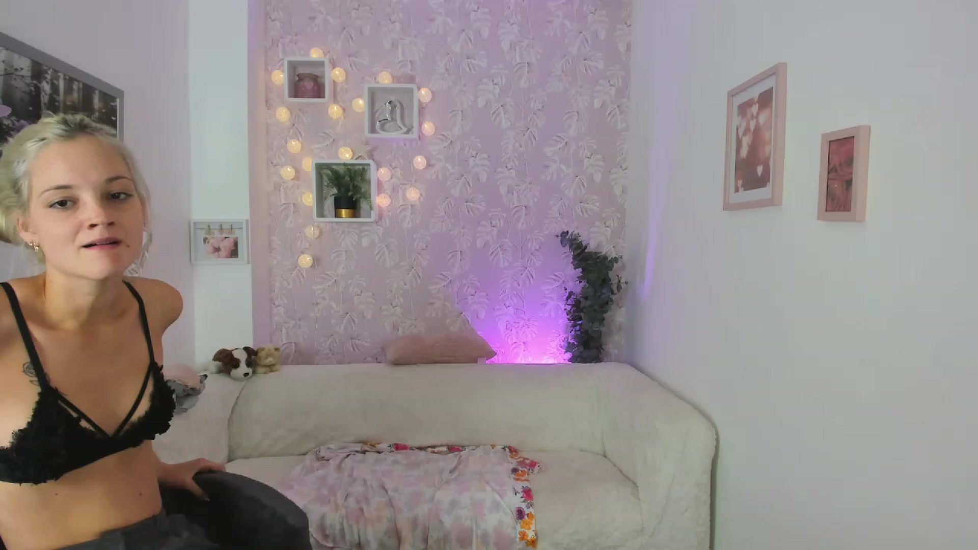 Gallery image thumbnail from Lexy_Belle18's myfreecams stream on, 08/25/2023, 09:28 image 13 of 20