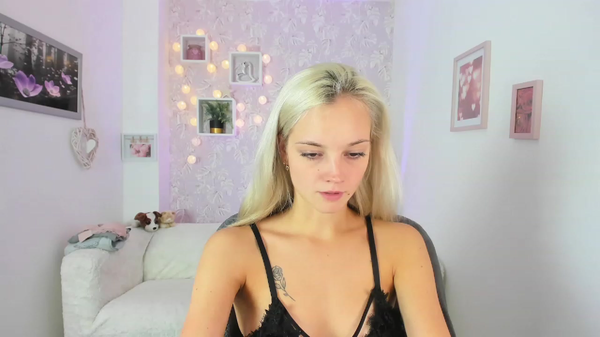 Gallery image thumbnail from Lexy_Belle18's myfreecams stream on, 08/25/2023, 11:03 image 14 of 20