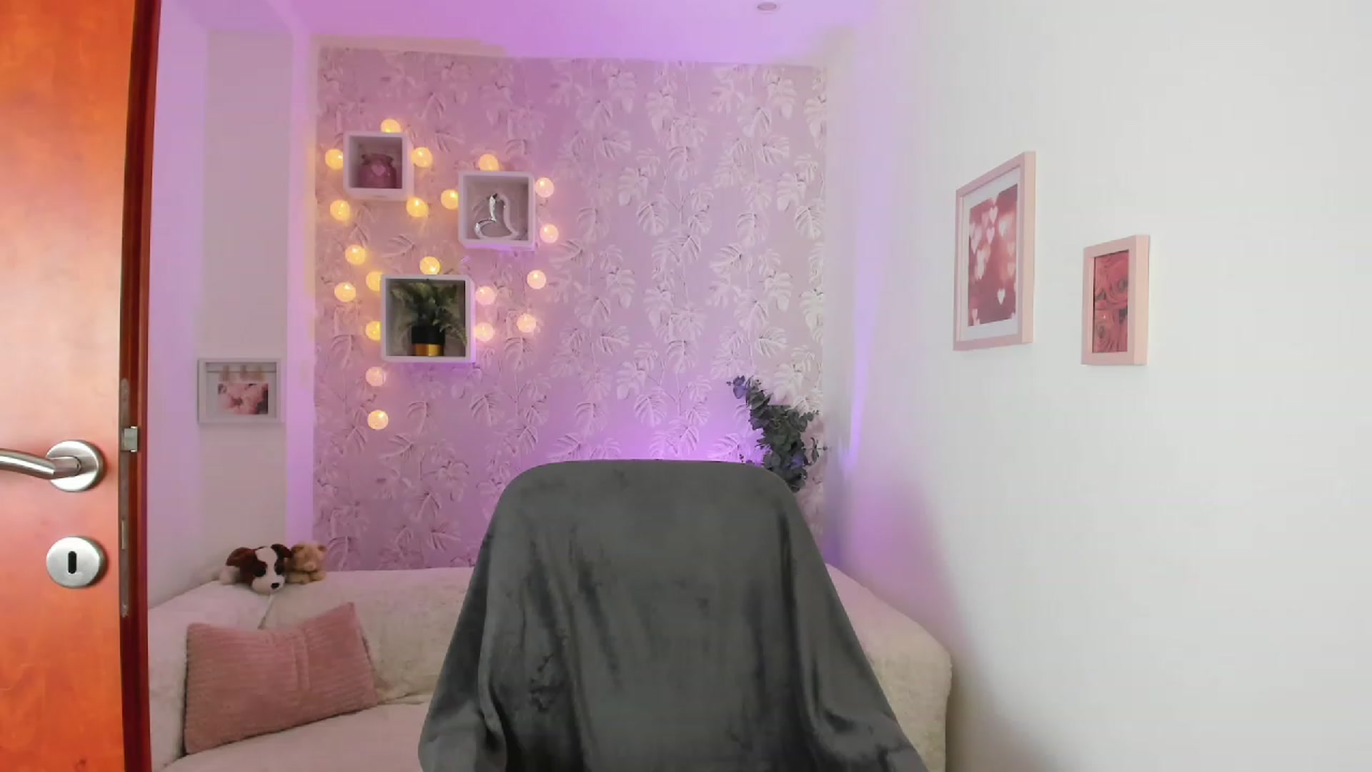 Gallery image thumbnail from Lexy_Belle18's myfreecams stream on, 08/31/2023, 11:21 image 10 of 20