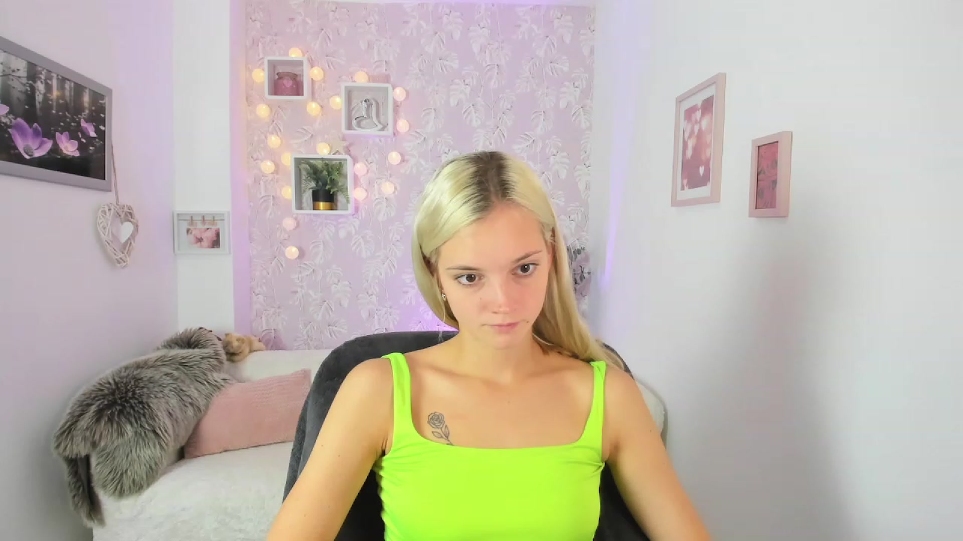 Gallery image thumbnail from Lexy_Belle18's myfreecams stream on, 09/04/2023, 08:34 image 2 of 20