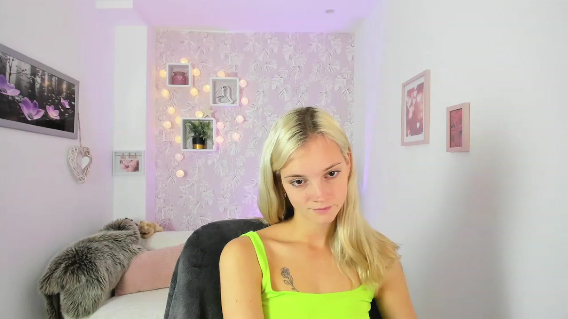 Gallery image thumbnail from Lexy_Belle18's myfreecams stream on, 09/04/2023, 08:34 image 8 of 20