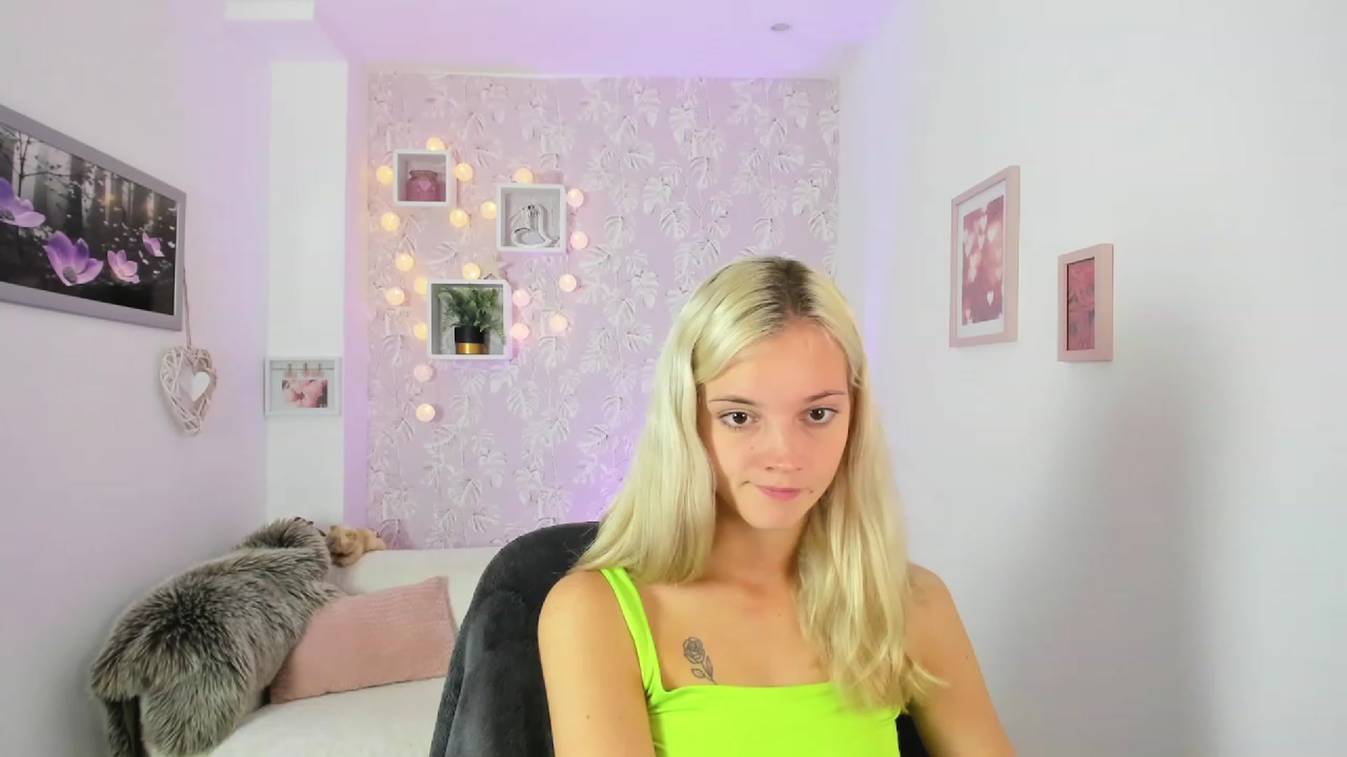 Gallery image thumbnail from Lexy_Belle18's myfreecams stream on, 09/04/2023, 08:34 image 10 of 20