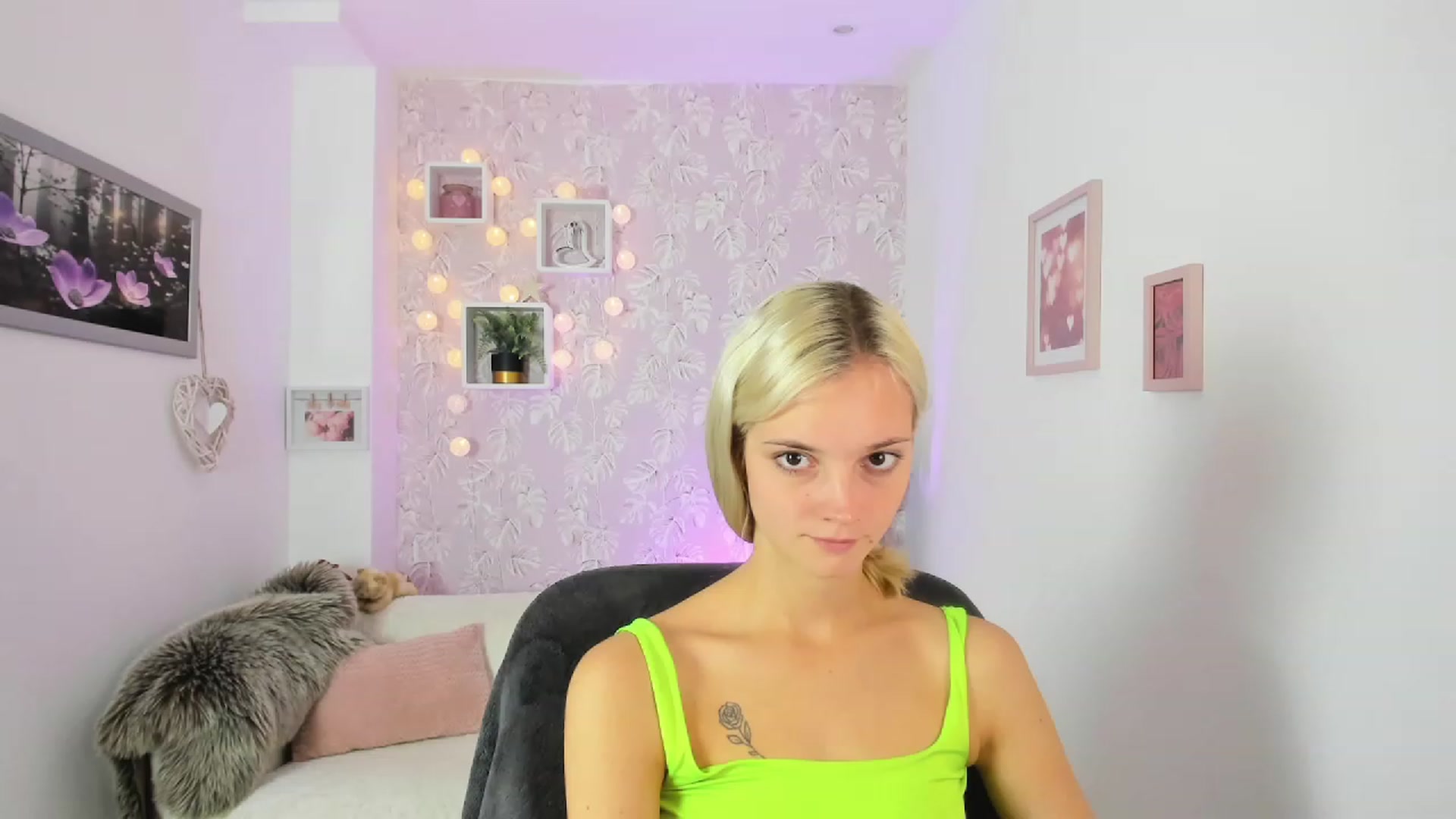 Gallery image thumbnail from Lexy_Belle18's myfreecams stream on, 09/04/2023, 08:34 image 15 of 20