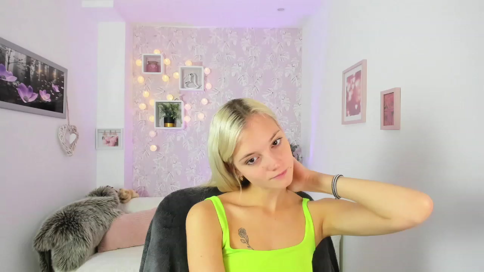 Gallery image thumbnail from Lexy_Belle18's myfreecams stream on, 09/04/2023, 08:34 image 7 of 20