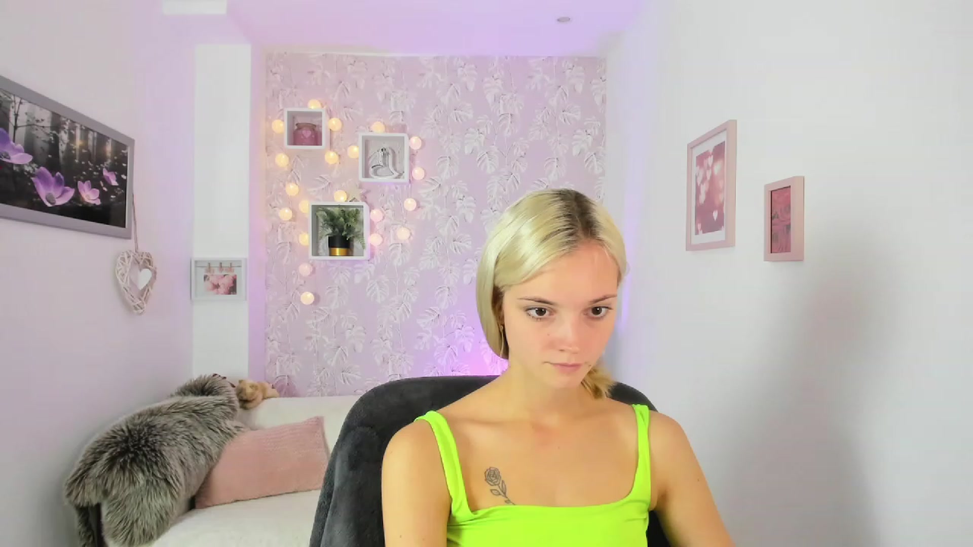 Gallery image thumbnail from Lexy_Belle18's myfreecams stream on, 09/04/2023, 08:34 image 12 of 20