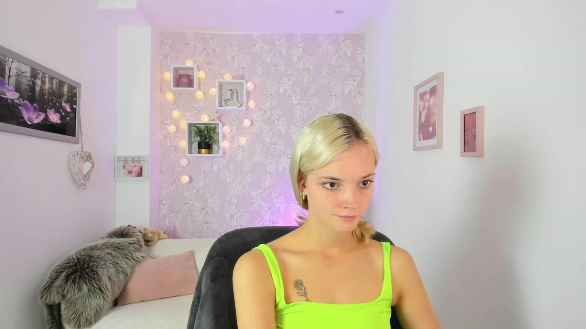Gallery image thumbnail from Lexy_Belle18's myfreecams stream on, 09/04/2023, 08:34 image 11 of 20