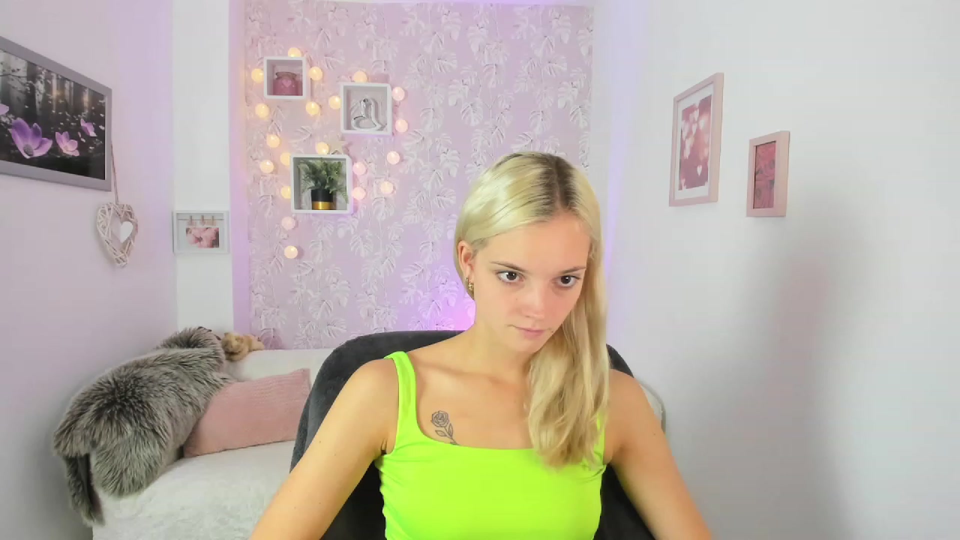 Gallery image thumbnail from Lexy_Belle18's myfreecams stream on, 09/04/2023, 08:34 image 1 of 20