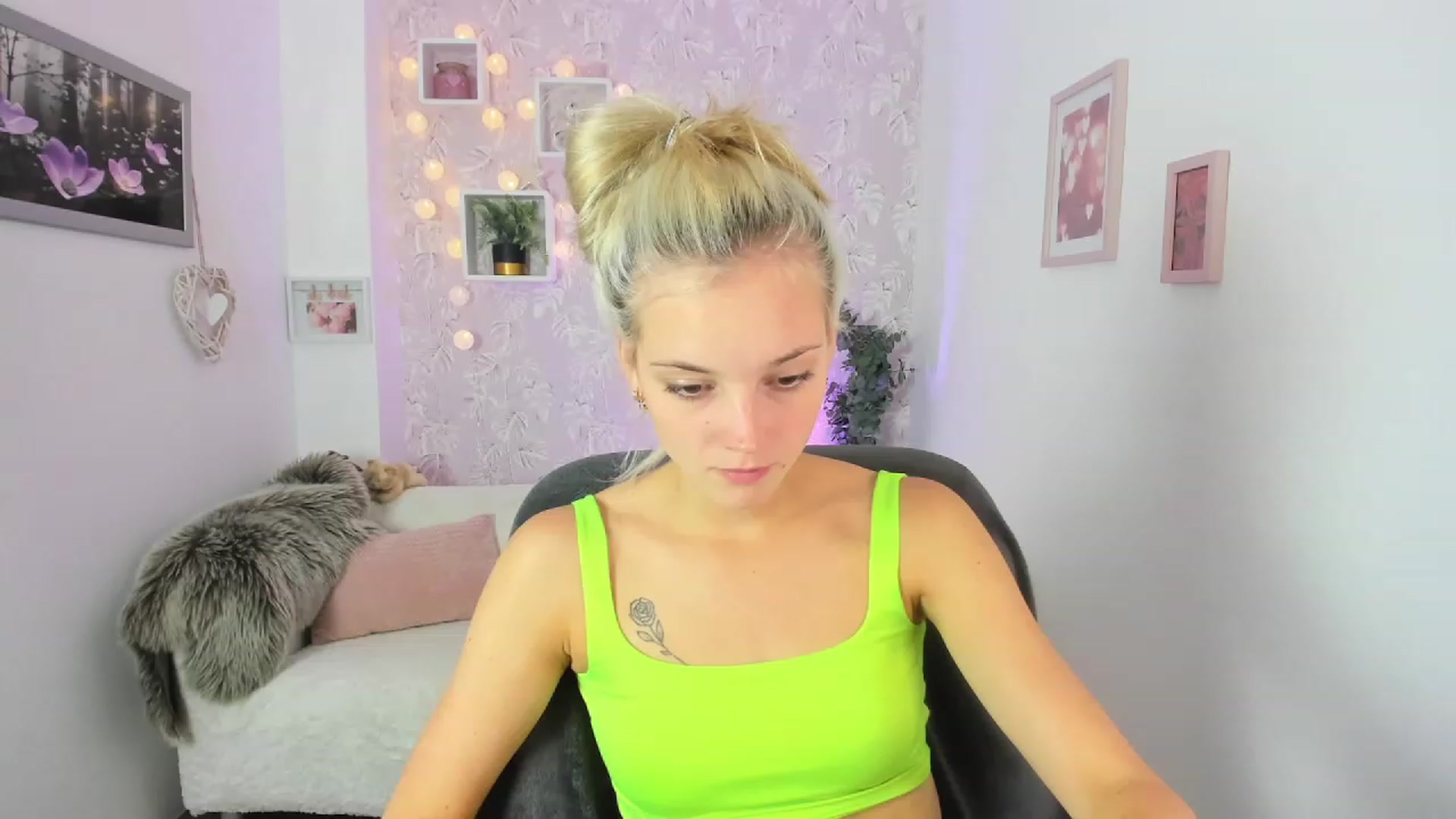 Gallery image thumbnail from Lexy_Belle18's myfreecams stream on, 09/04/2023, 11:35 image 14 of 20